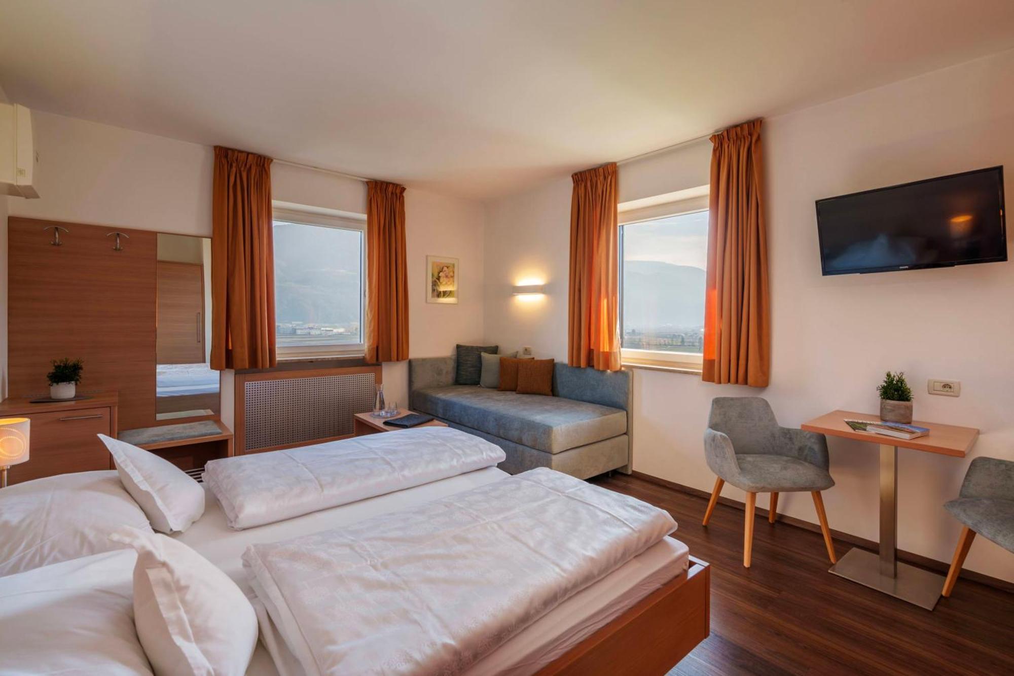 Large Double Room,1565668570:JPEG