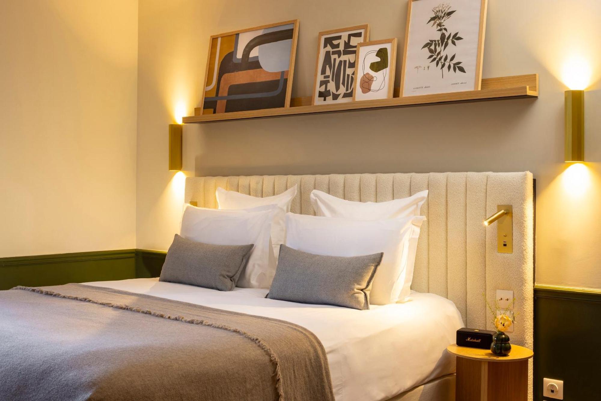Deluxe Room,1566915695:JPEG