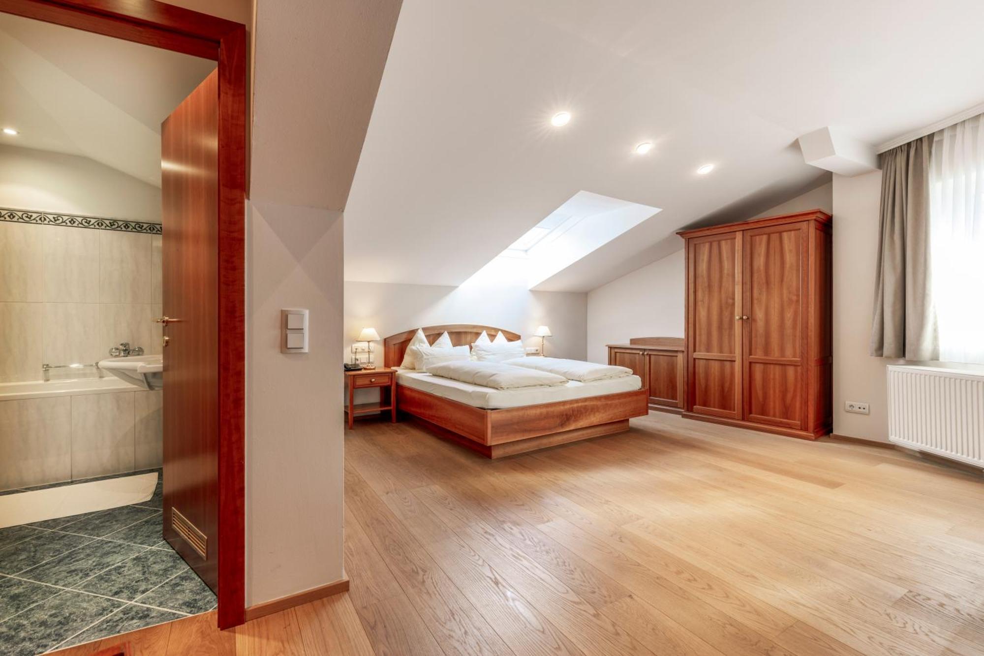 Junior Suite,1566934856:JPEG