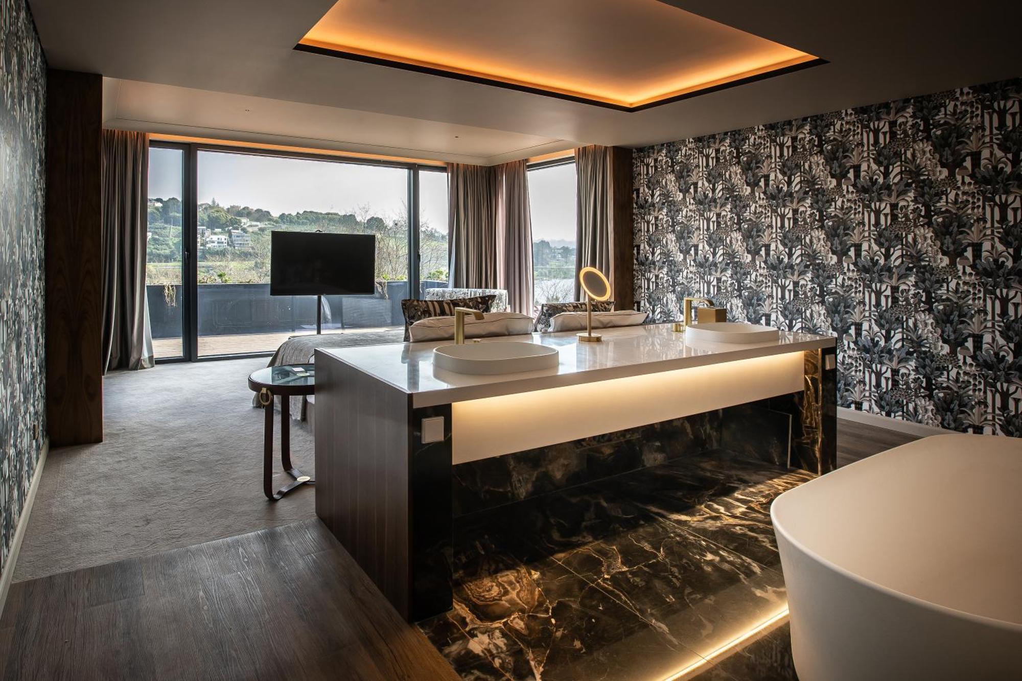 Signature Suite