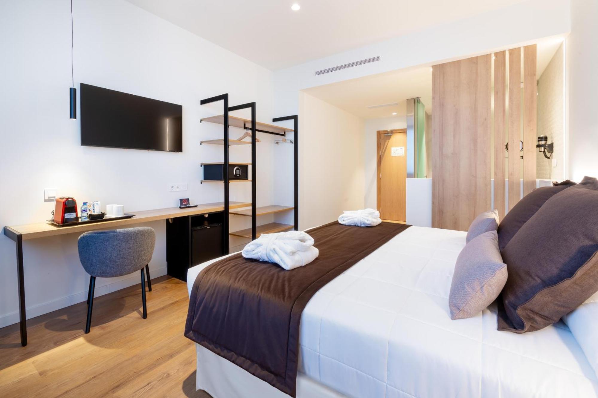 ELEGANCE Room