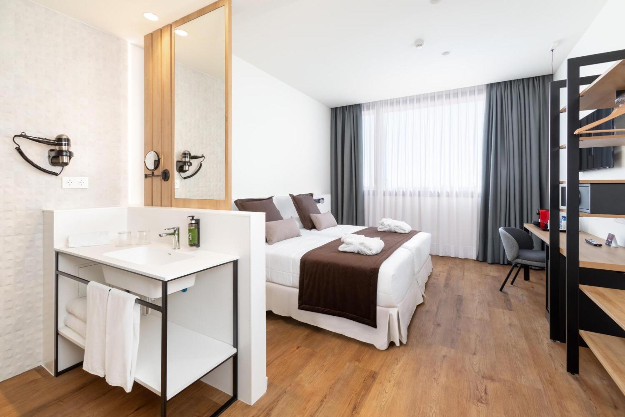 ELEGANCE Room