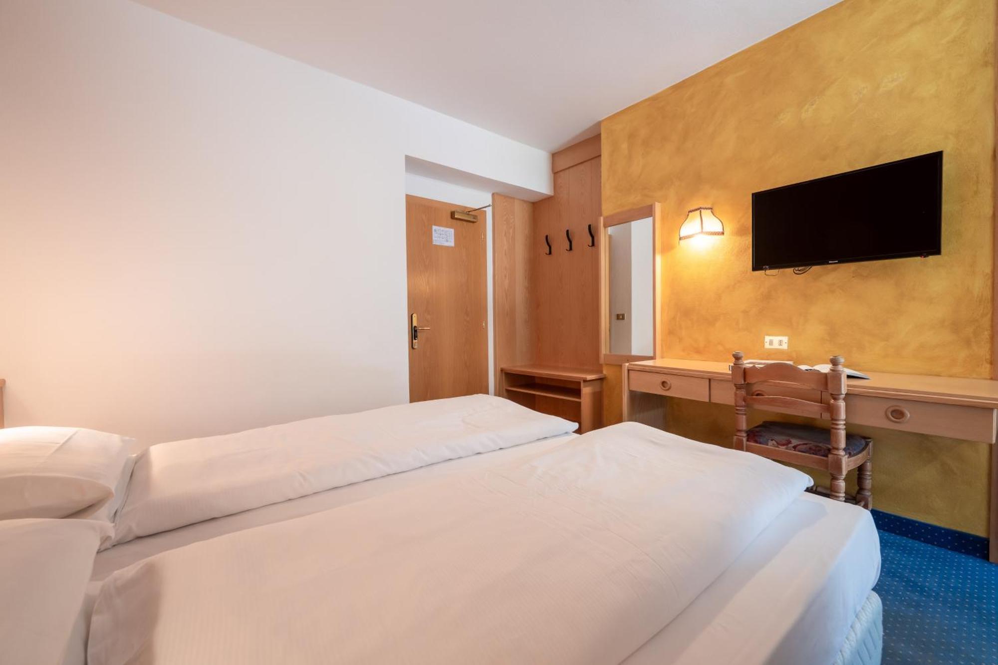 Economy Double or Twin Room,1574709290:JPEG