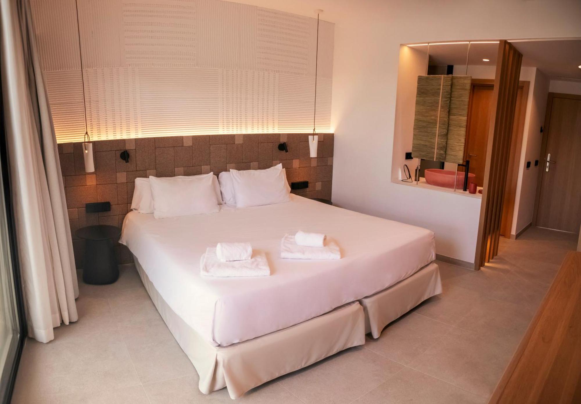 Executive Double Room Terrace Bali Bed,1574759768:JPEG