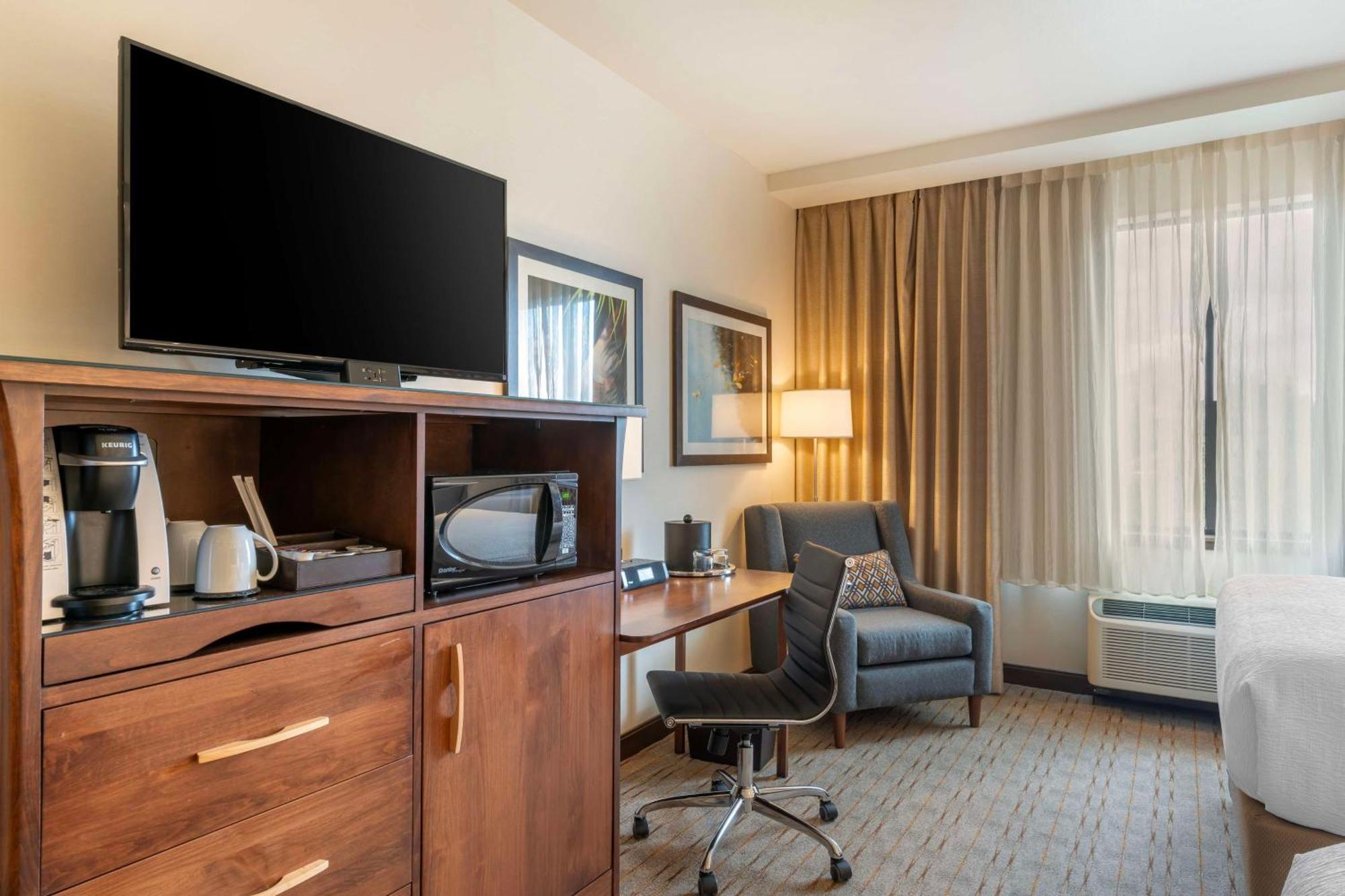 King Room with Bath Tub - Disability Access/Non-Smoking