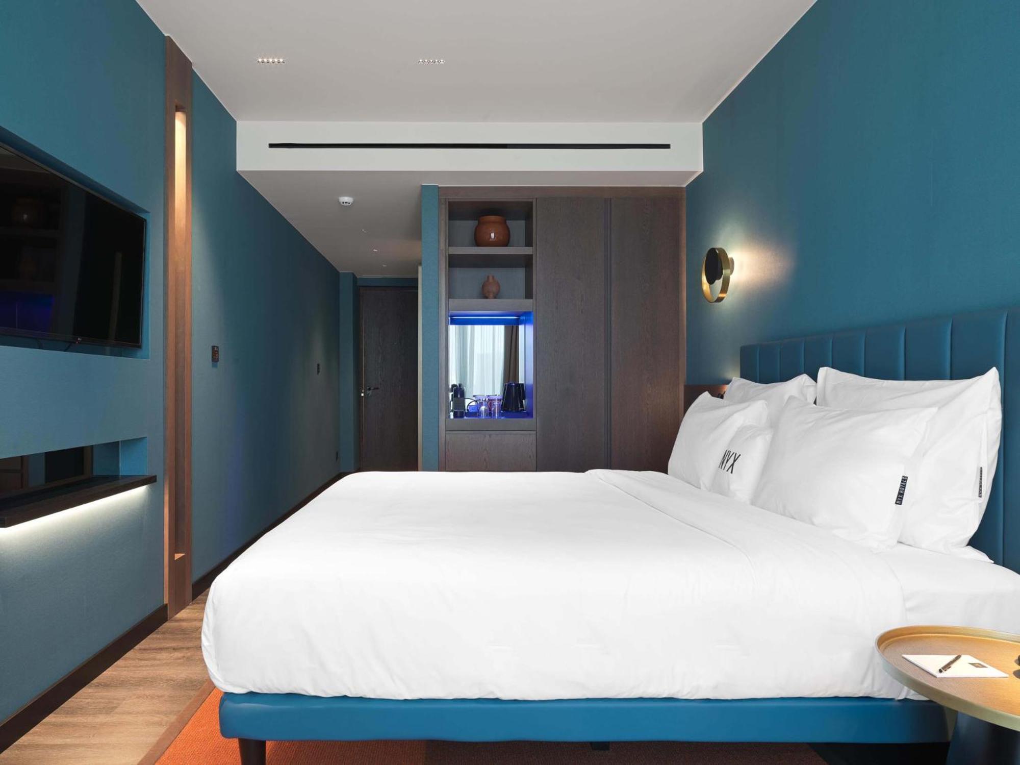 Deluxe Space Room