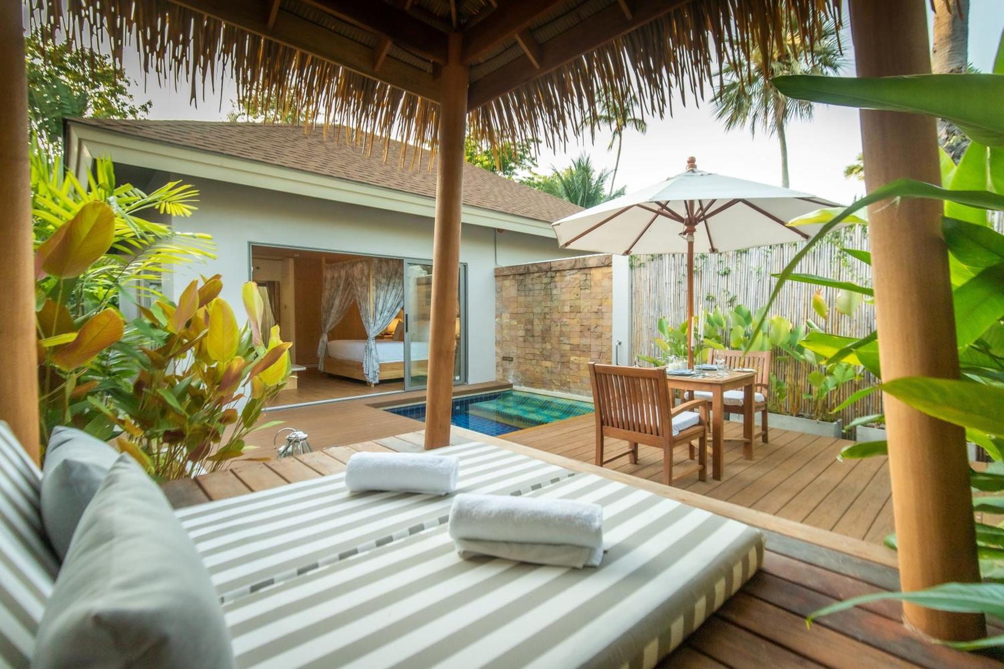 Villa avec Petite Piscine et Cour