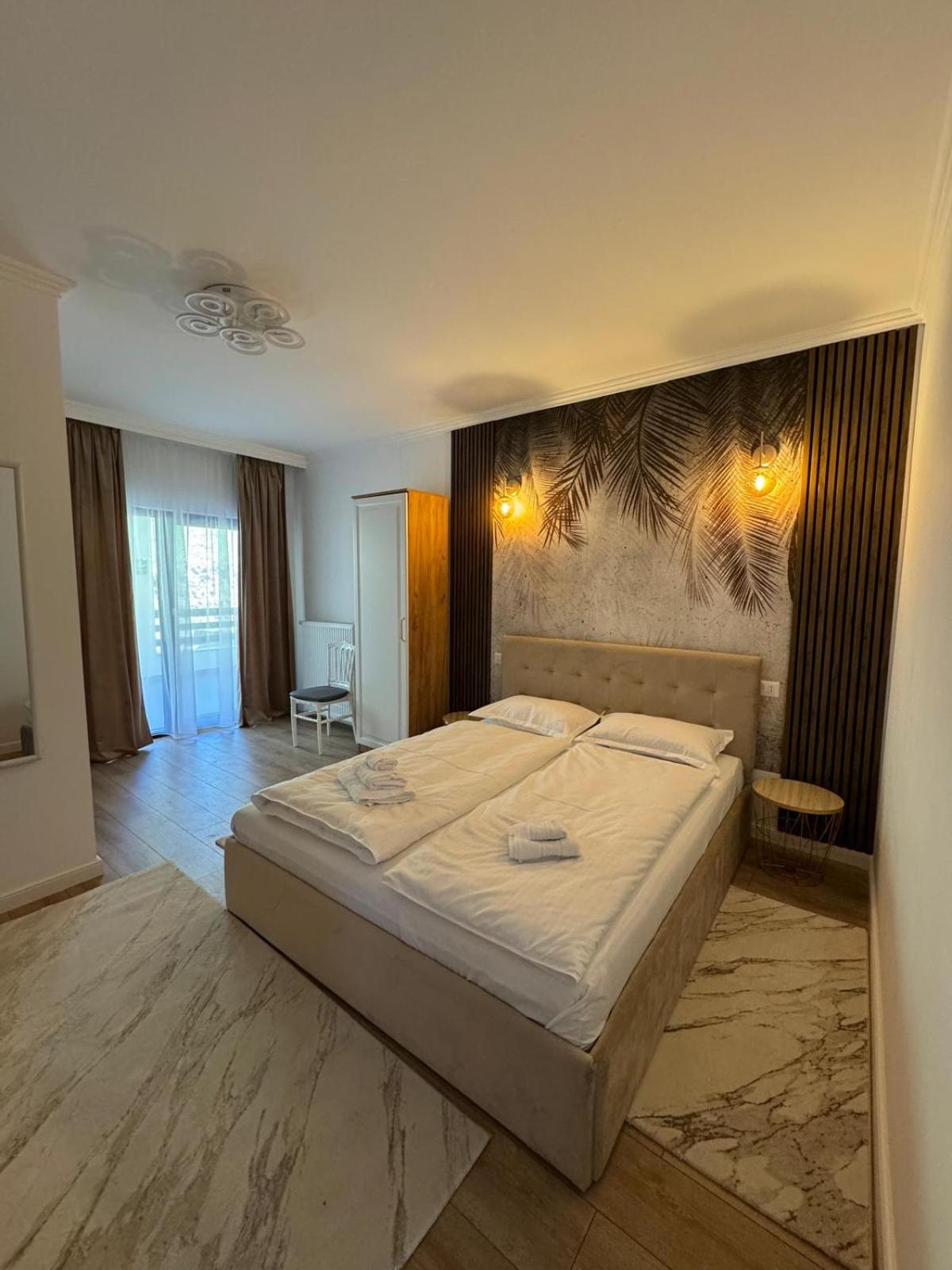 Deluxe Room (2 Adults + 1 Child)