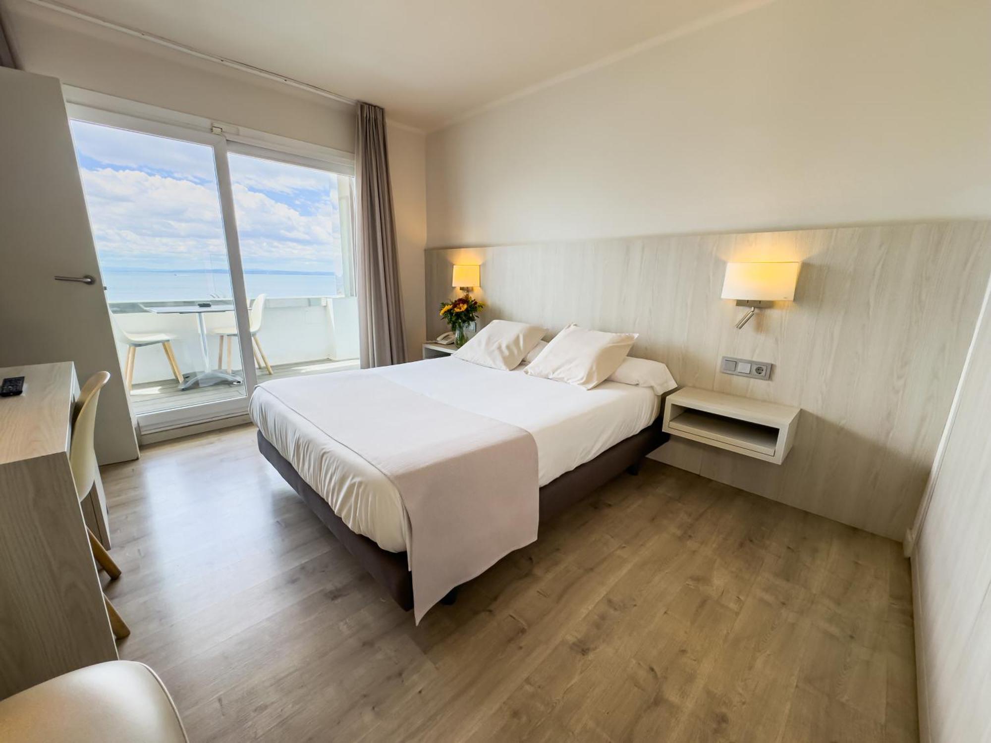 Deluxe Double or Twin Room with Sea View