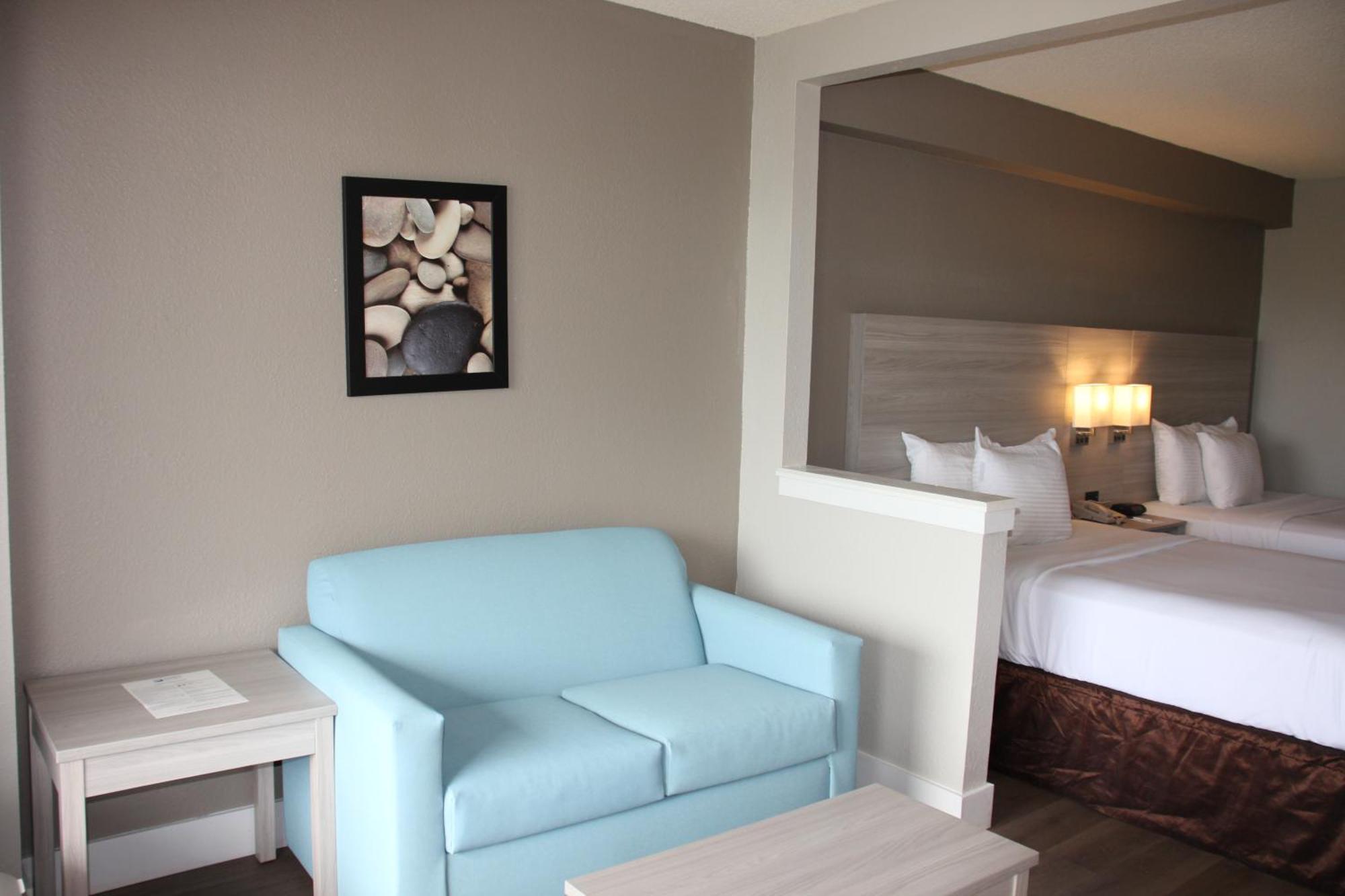 Double Room with Two Double Beds and City View - Non-Smoking