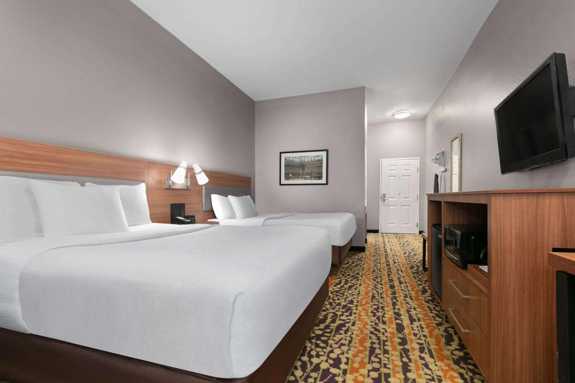 Queen Room with Two Queen Beds and Roll-in Shower - Mobility Accessible/Non-Smoking