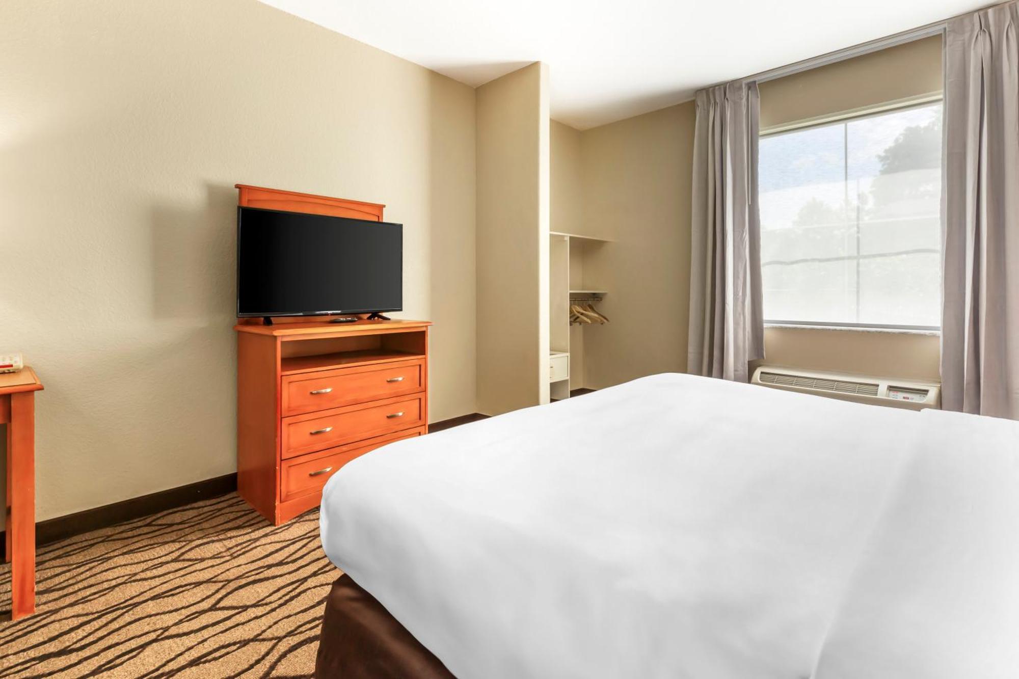 Efficiency King Room - Accessible/Non-Smoking