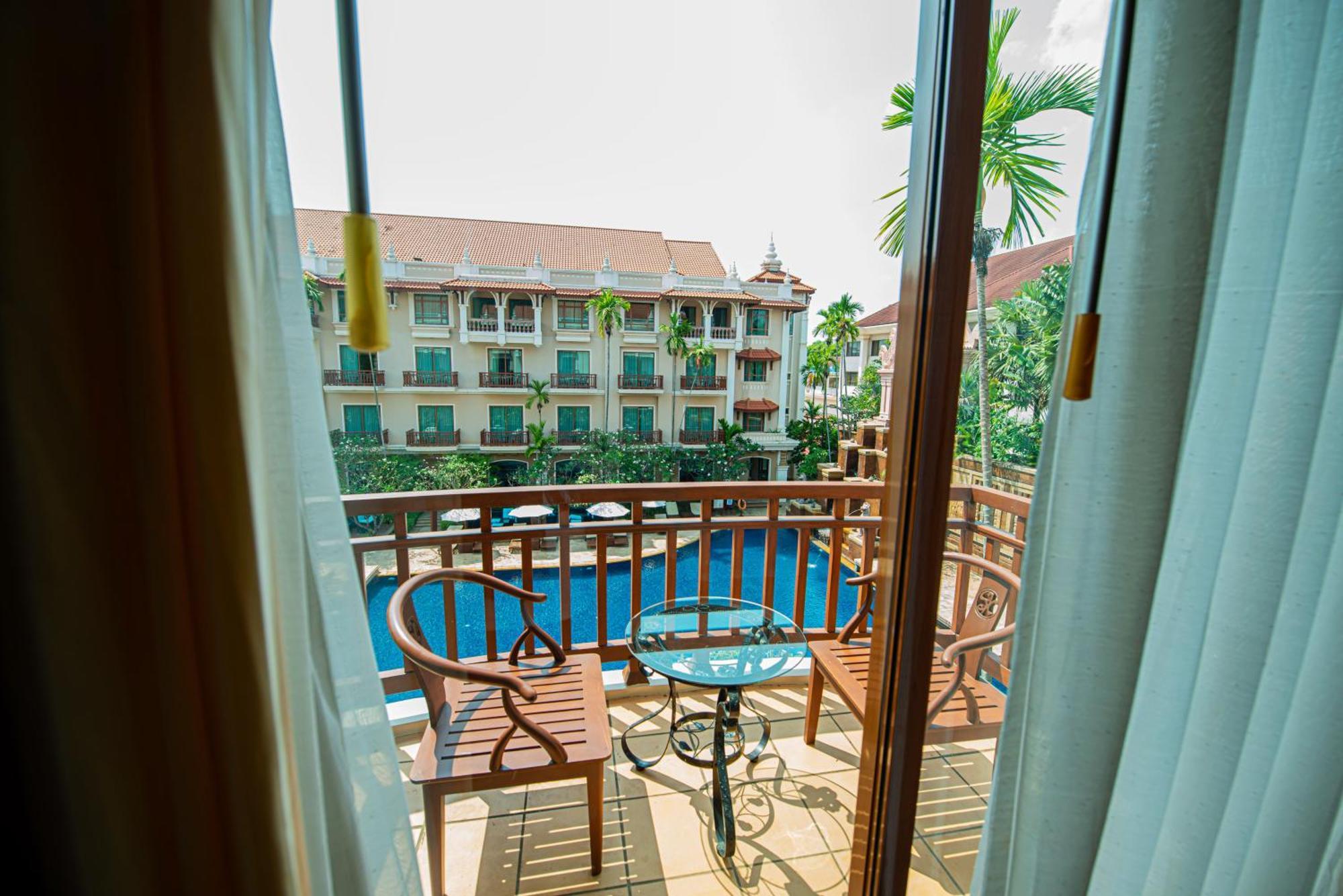 Deluxe Twin Pool View - Free 15minutes foot massage