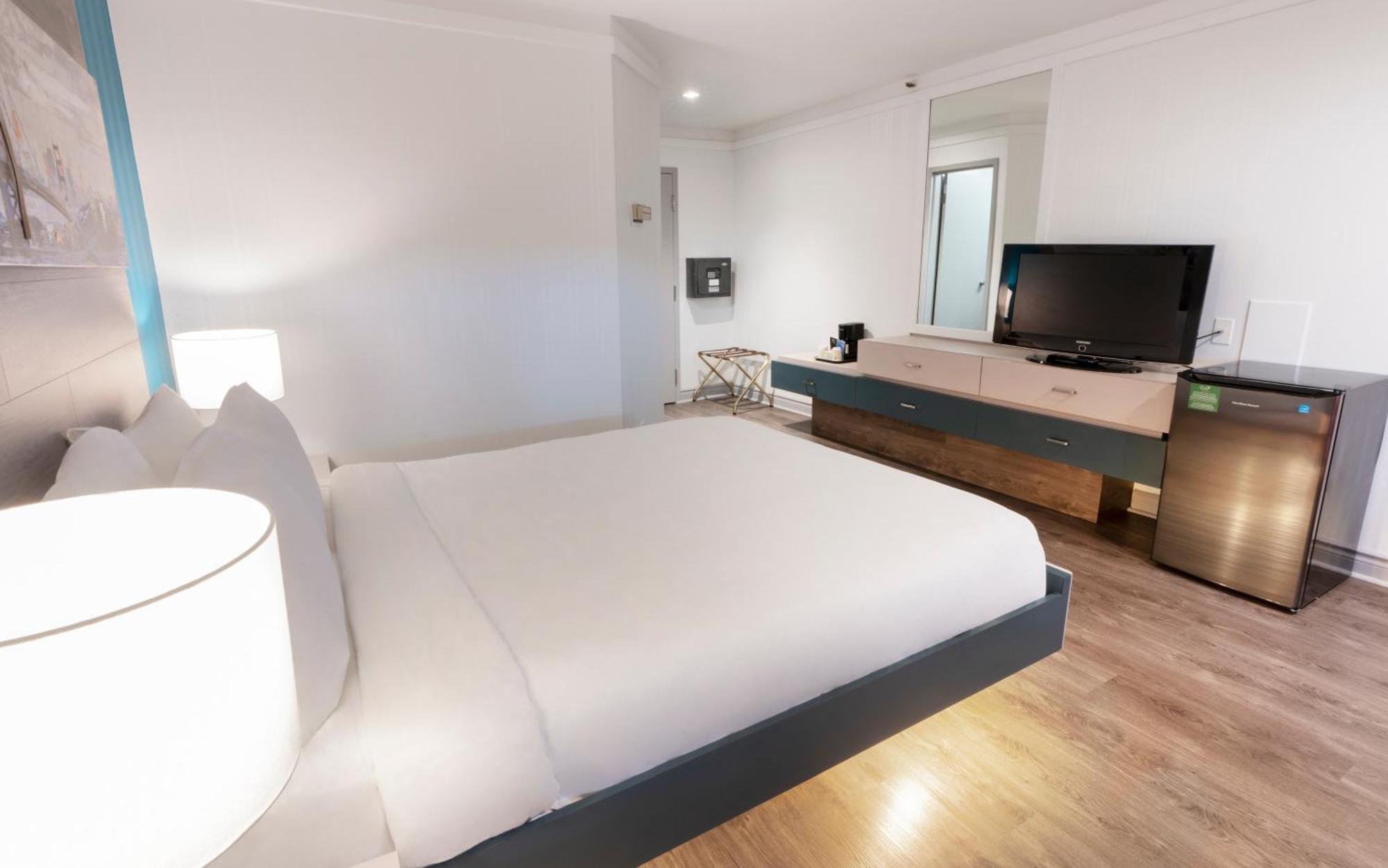 Economy room, 1 Double bed - Interior Balcony, restaurant area
