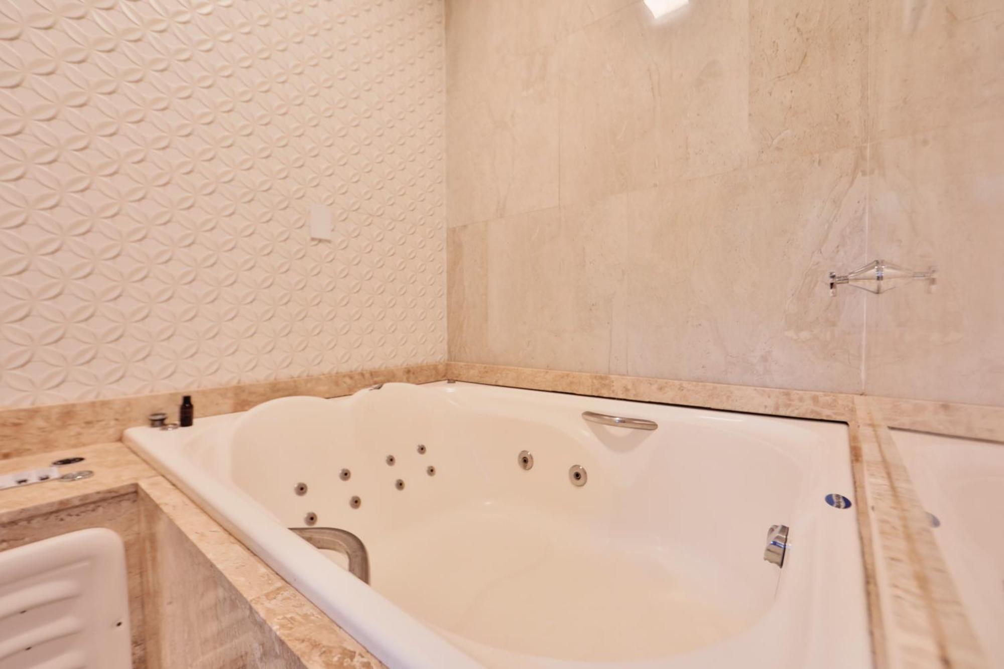 Premium Suite Spa Bath