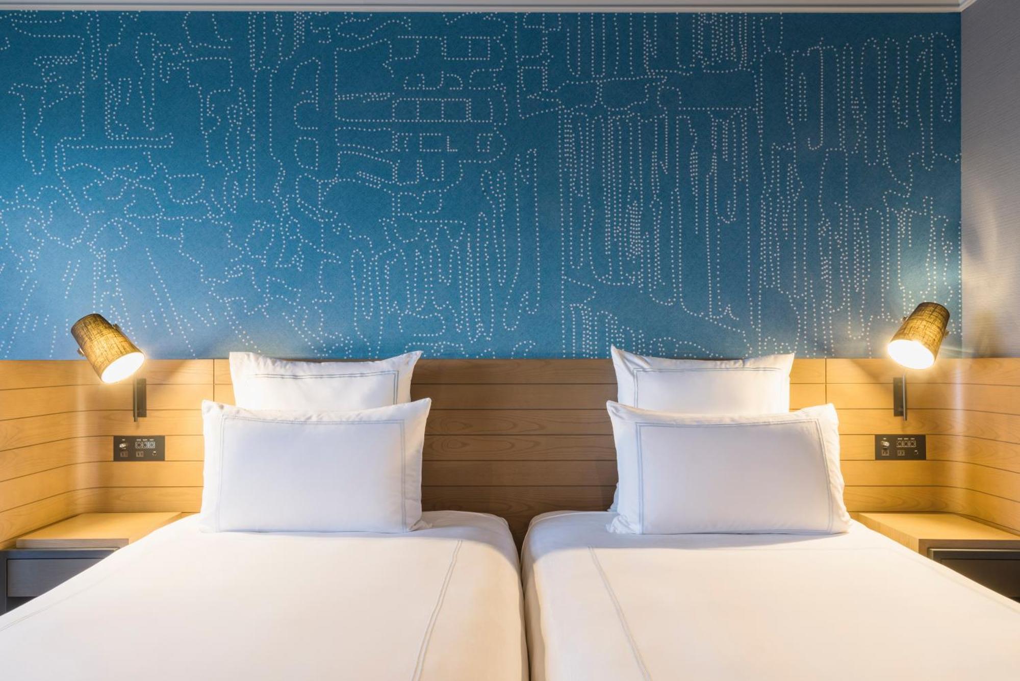 Executive Twin Room with Access to Executive Lounge