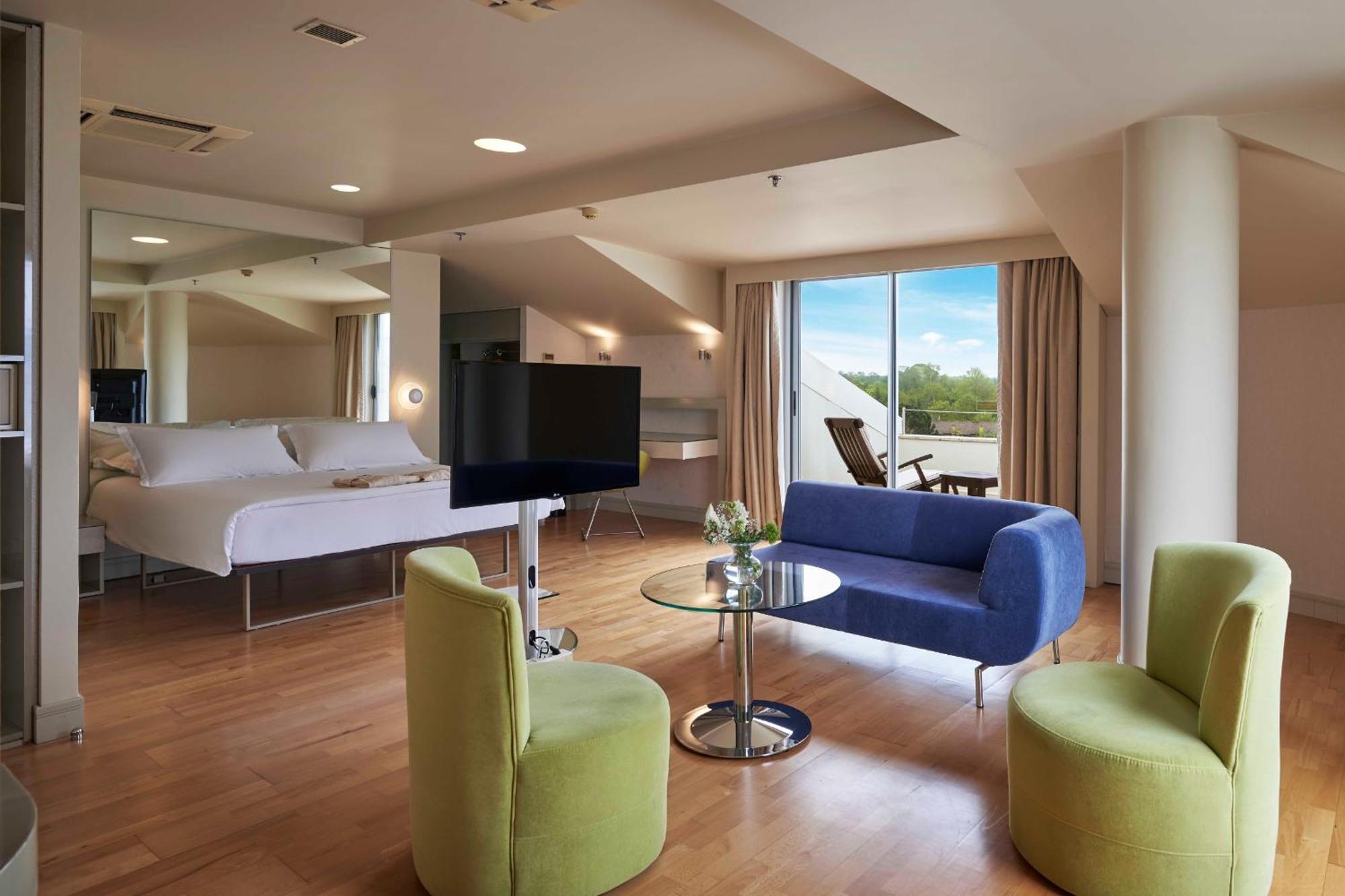 Suite with Hot Tub