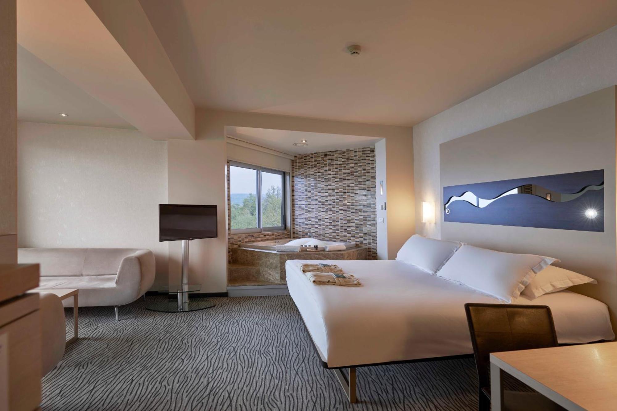 Corner Suite
