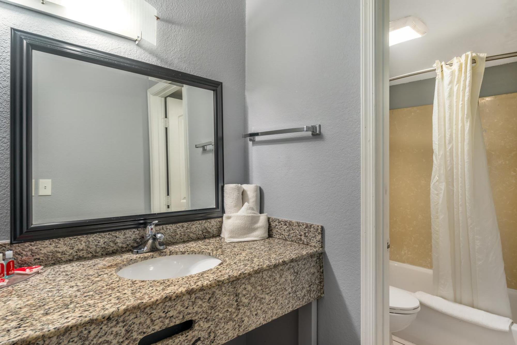 King Suite with Hot Tub - Non-Smoking