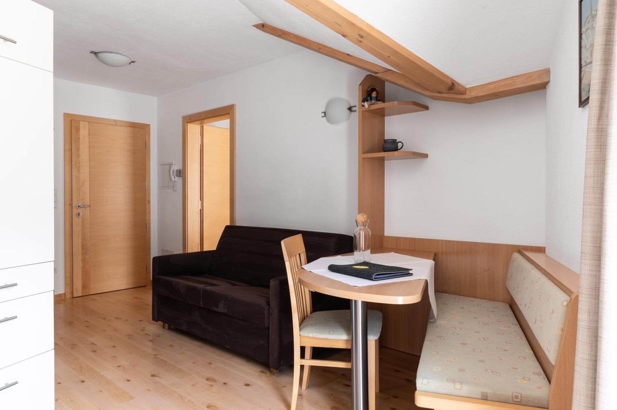 One-Bedroom Apartment Balcony Mountain View