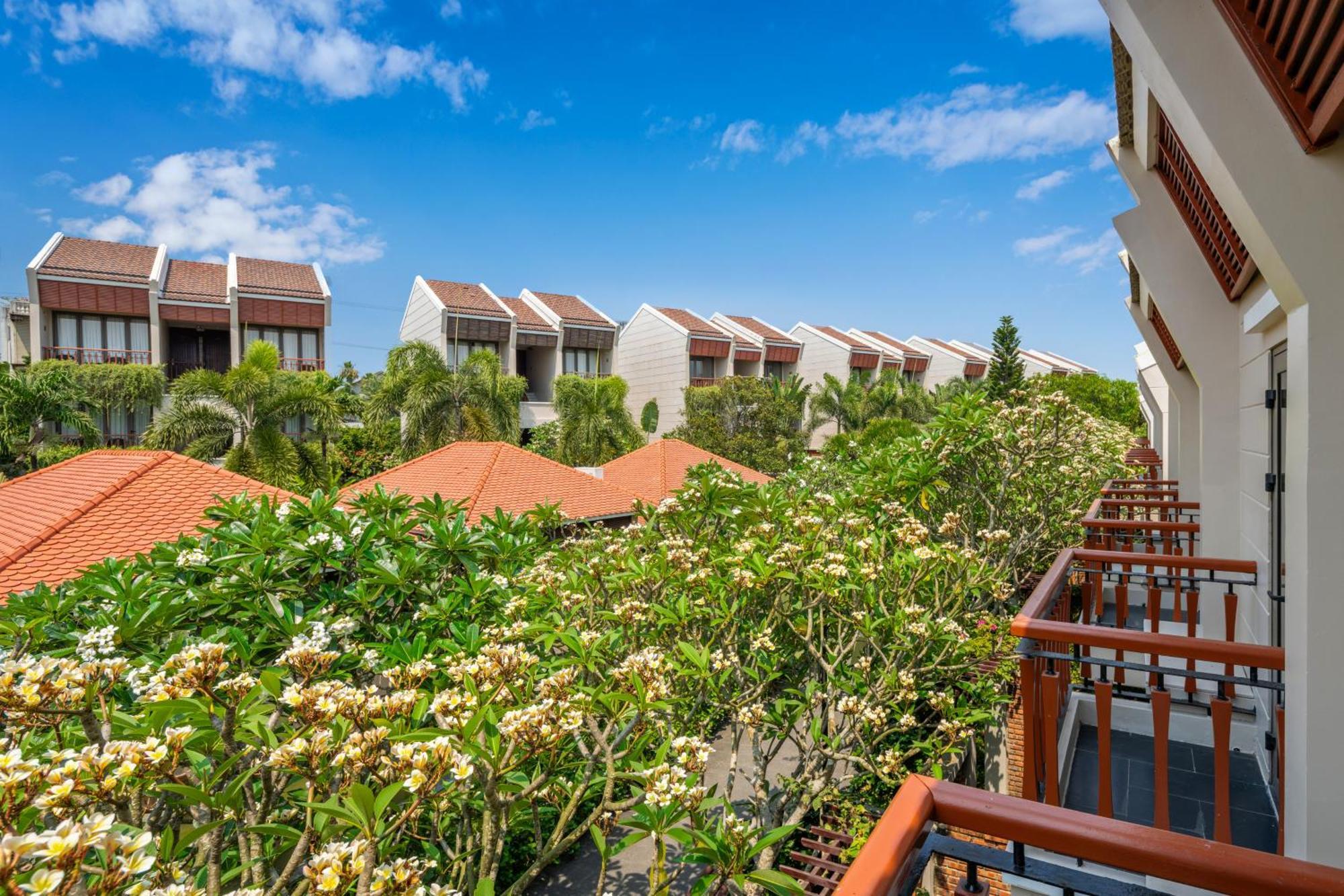 Suite River view with Private Garden
