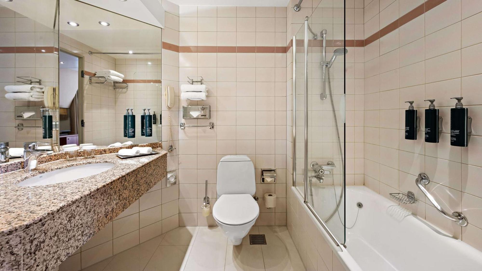 Executive Zimmer mit Queensize-Bett, Flussblick und Zugang zur Executive Lounge