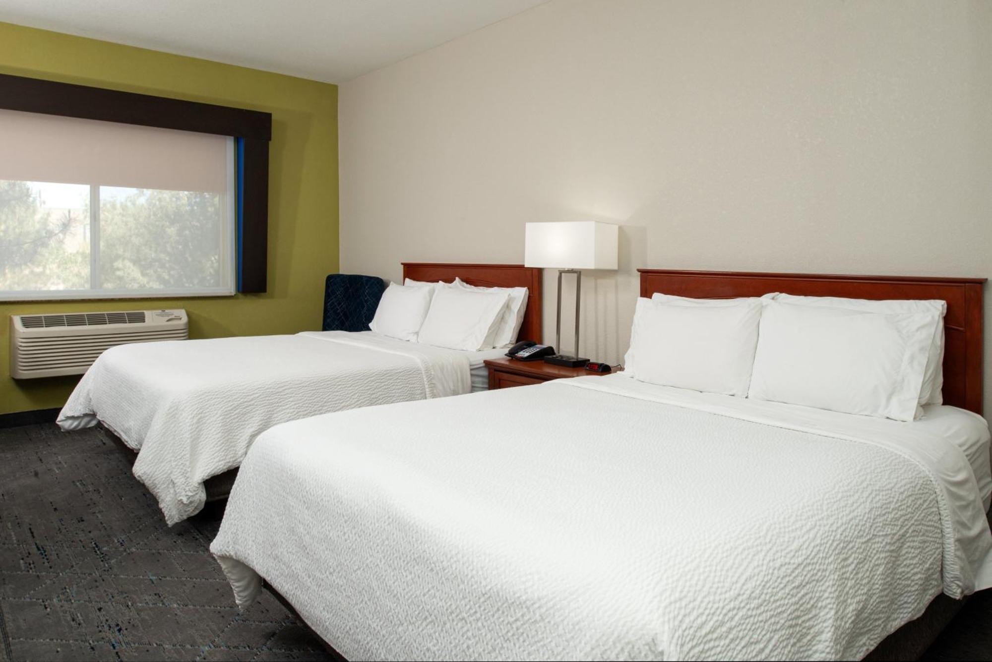 Standard Queen Room with Two Queen Beds,1592078126:JPEG