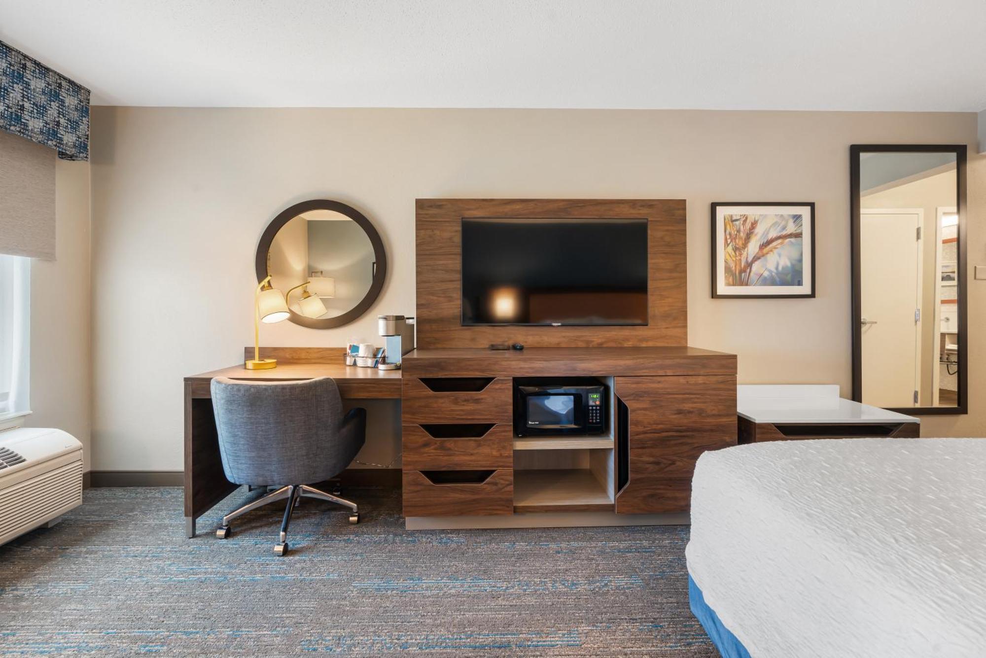 King Room with Sofa Bed - Non-Smoking