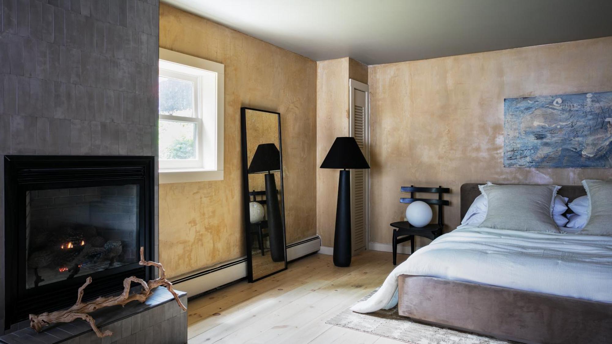 King Junior Suite with Fireplace Accessible