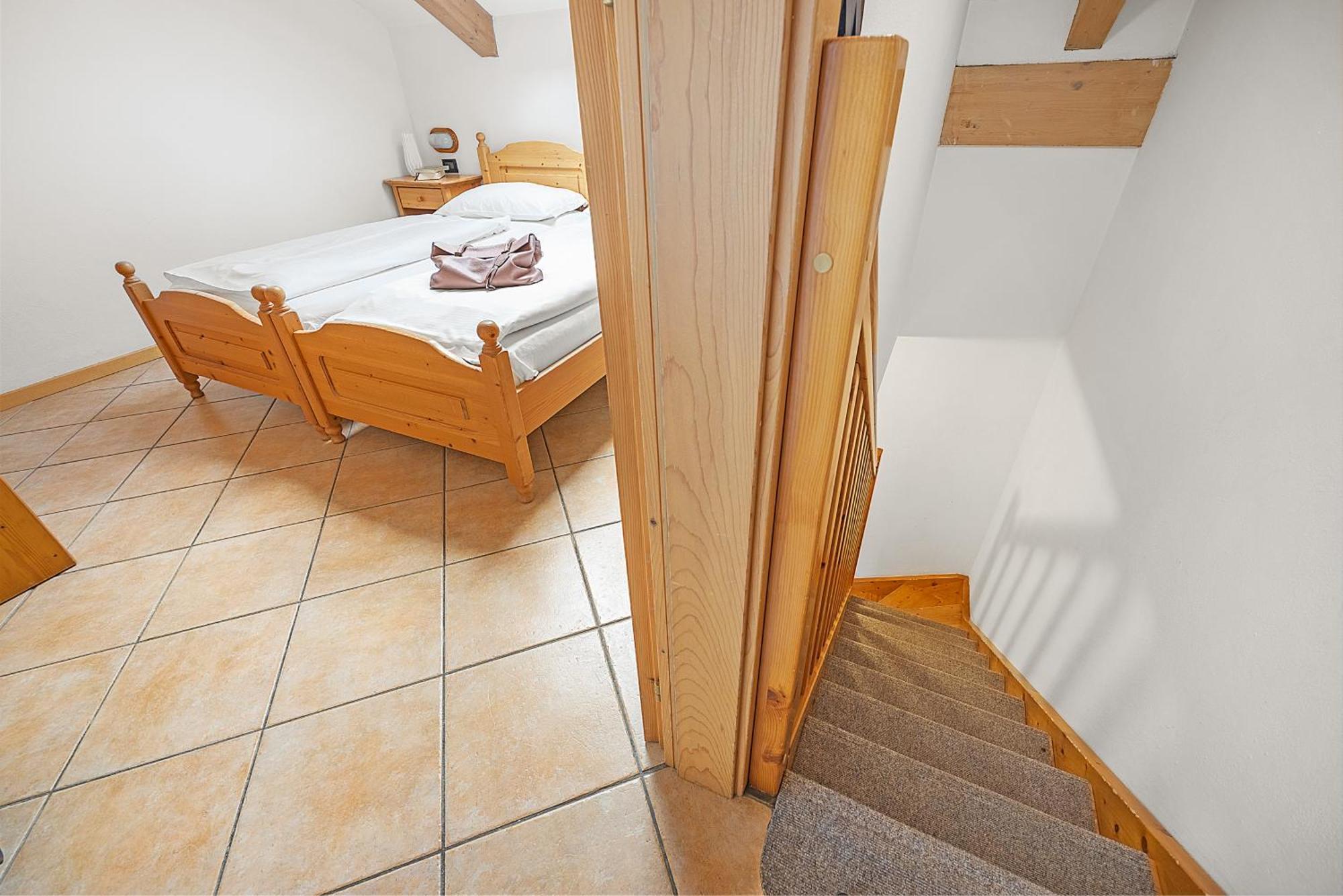 One-Bedroom Apartment,1597550053:JPEG