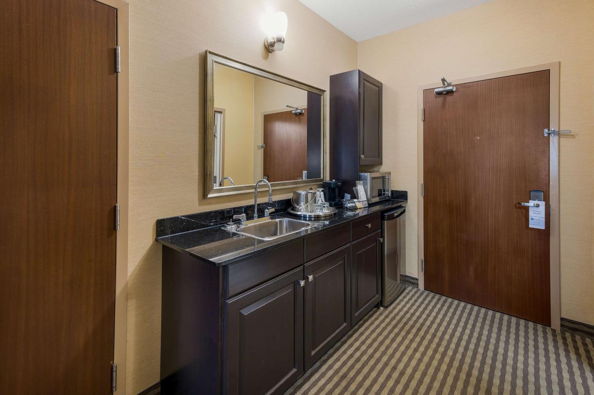 Queen Room with Two Queen Beds - Disability Access