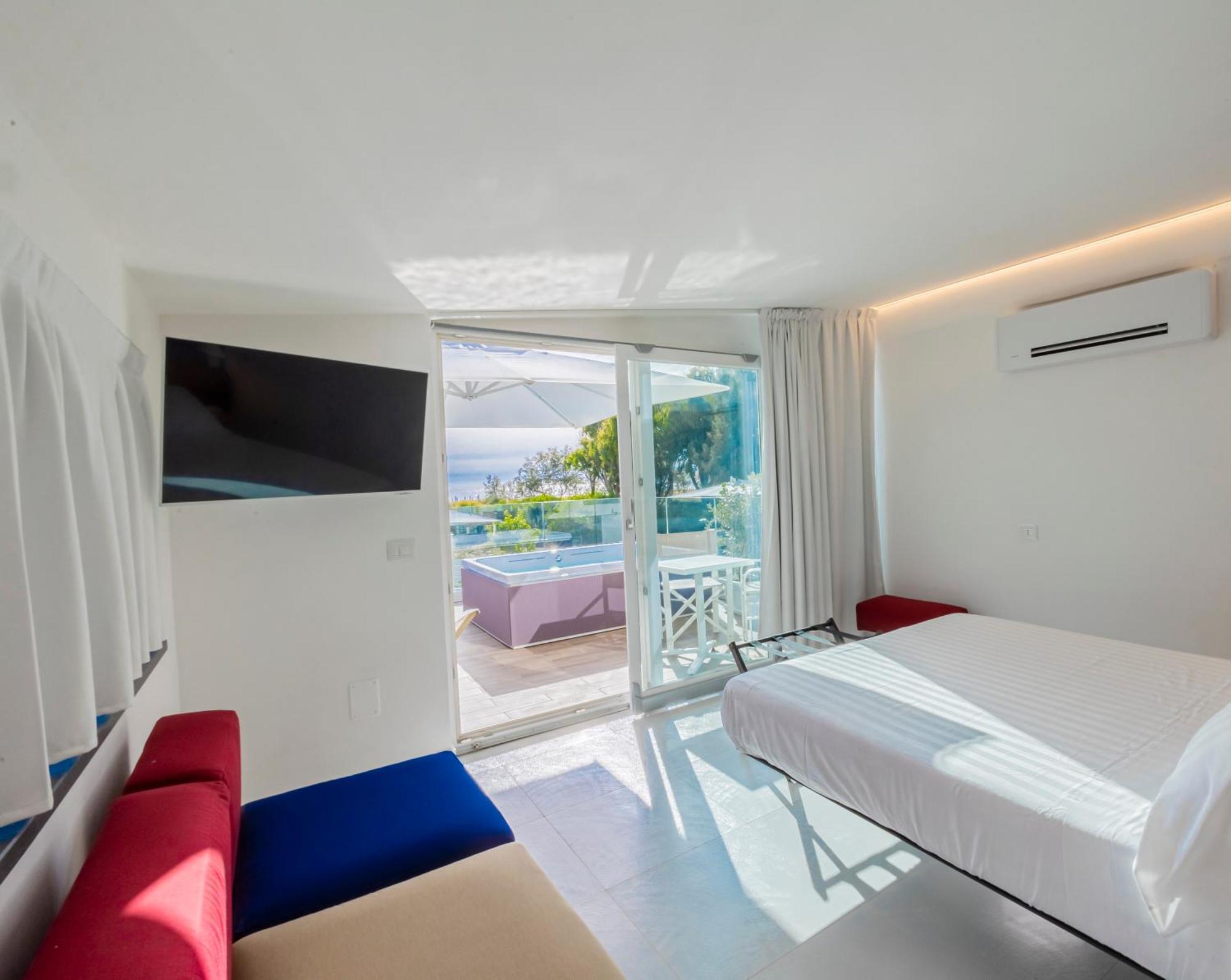 Suite King con Vasca Idromassaggio e Terrazza con Vista Mare