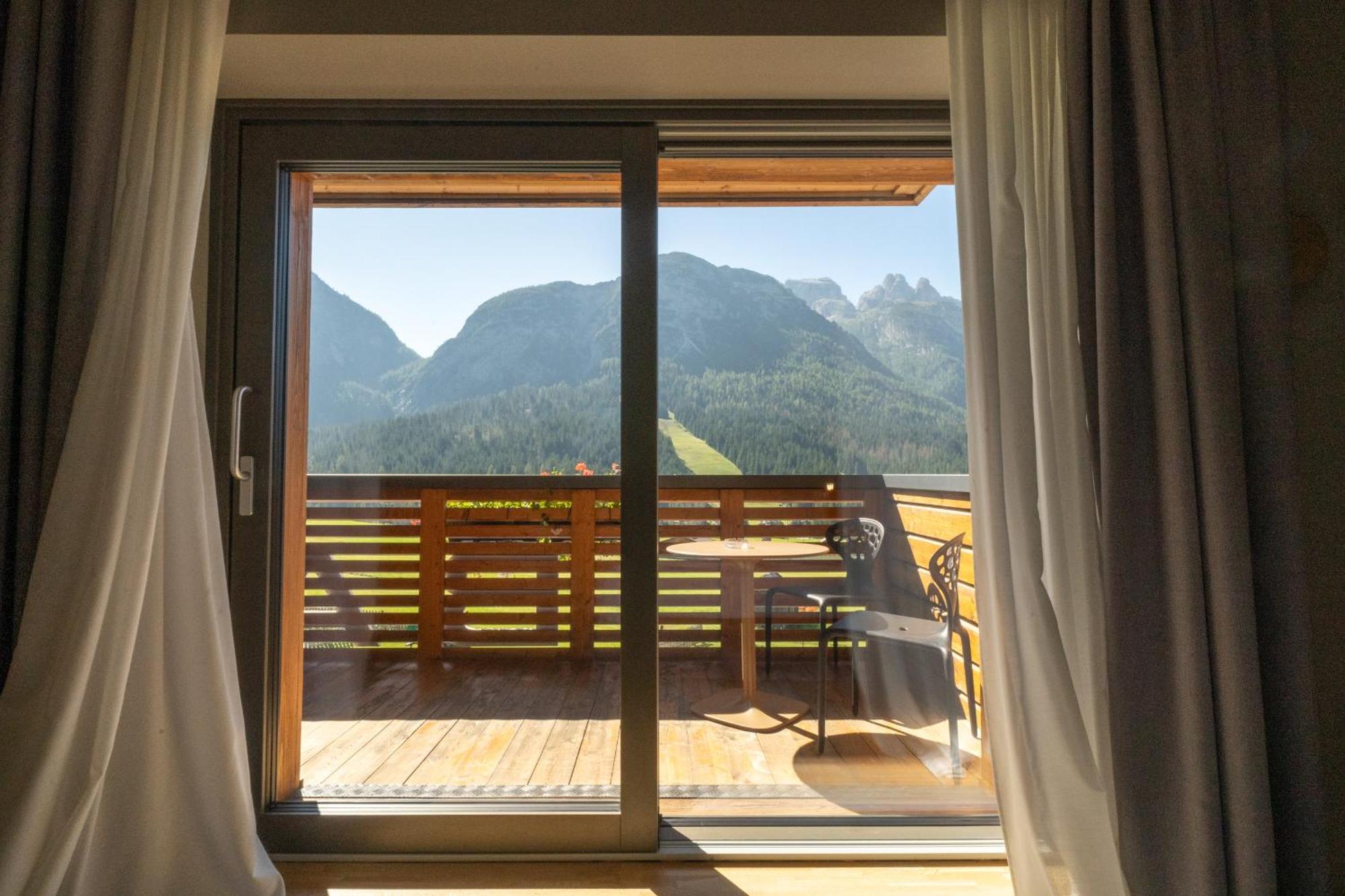 Deluxe Room,1681254152:JPEG