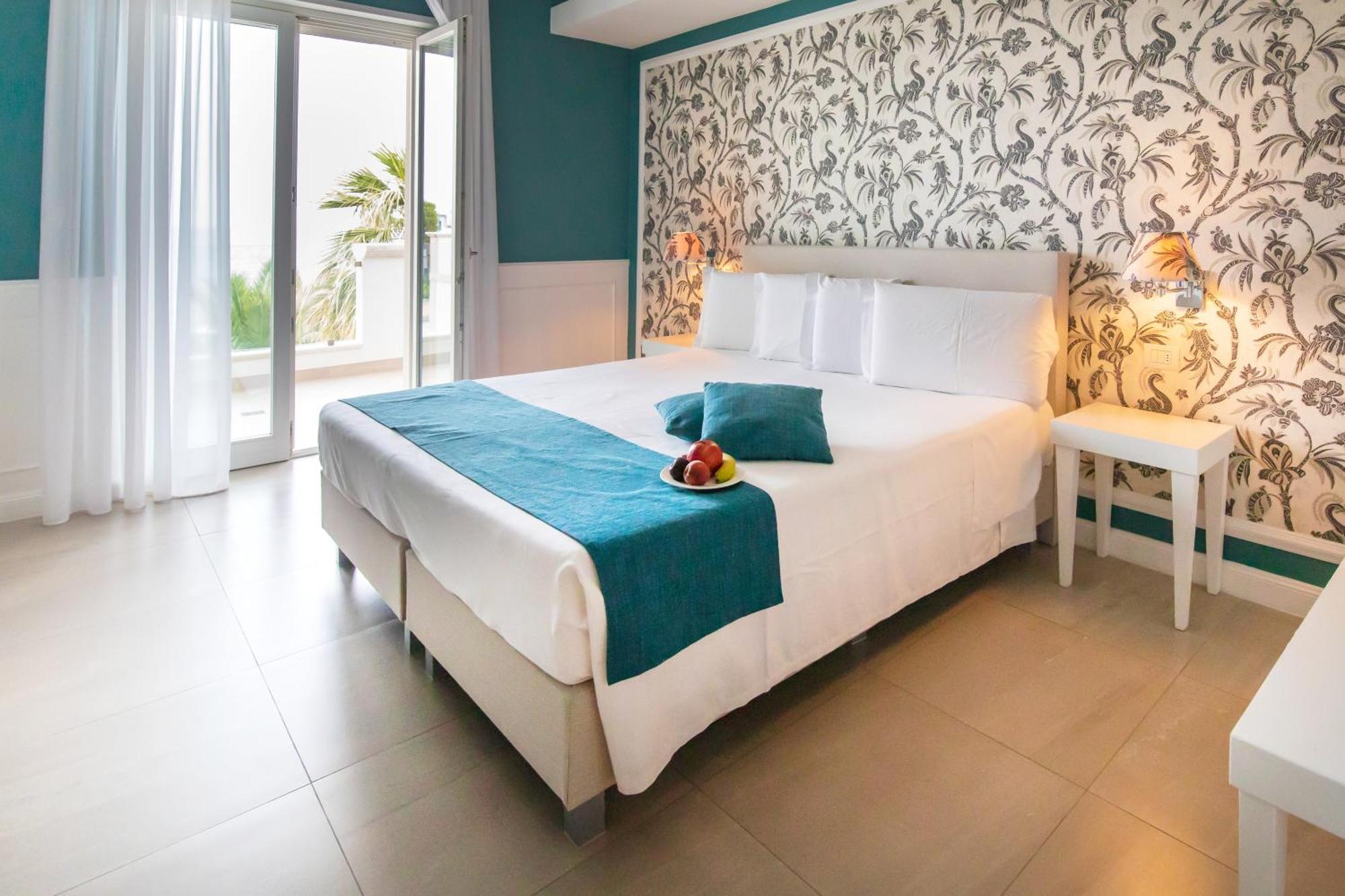 Deluxe Suite with Sea View