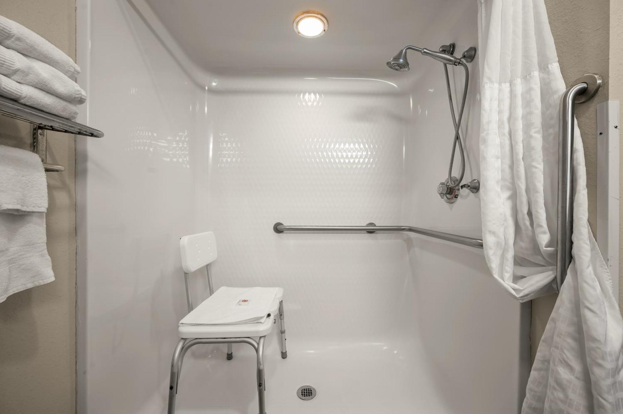 King Suite - Accessible/Non-Smoking