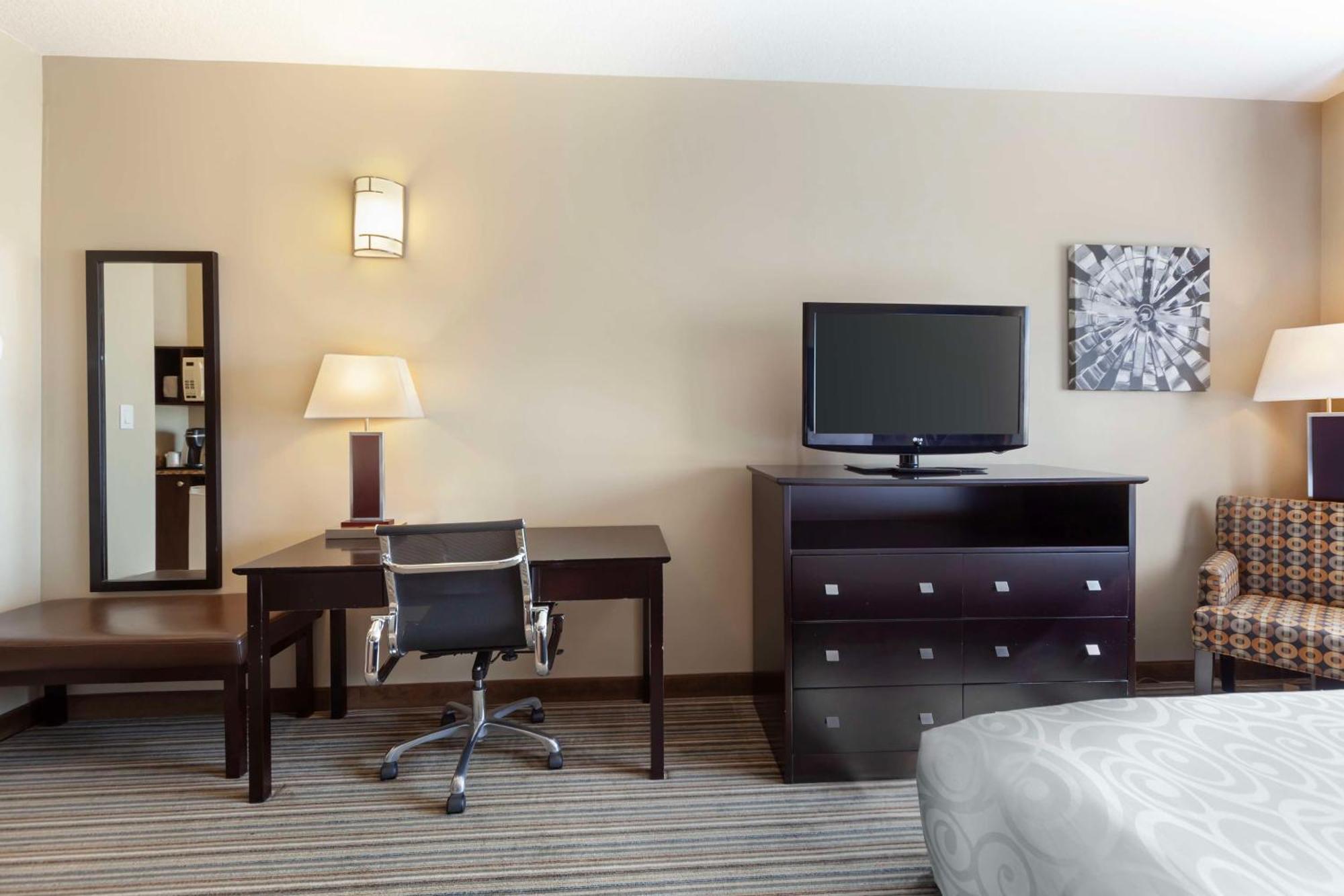 King Suite with Sofa Bed and Kitchenette