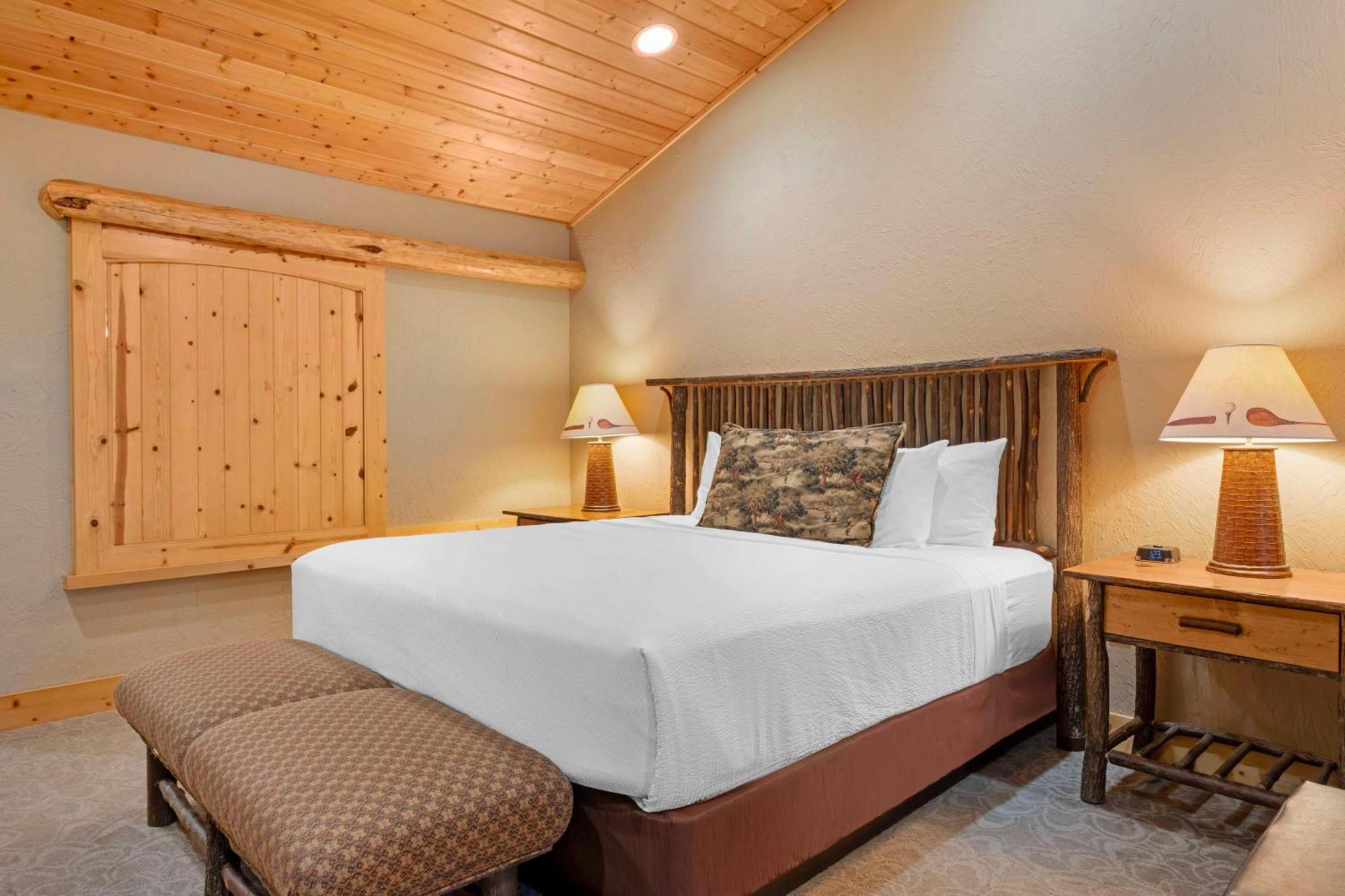 King Suite with Spa Bath - Non-Pet Friendly