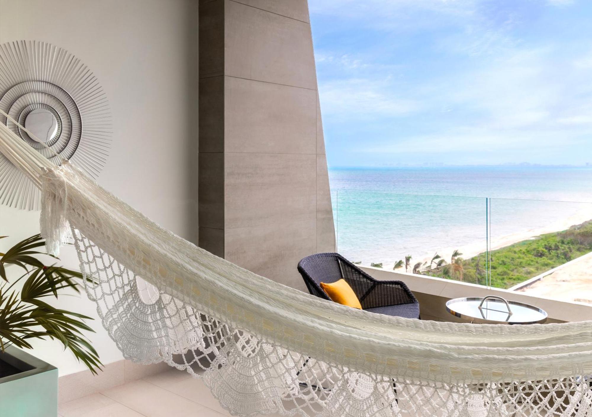 Junior Suite Ocean View 1 King Bed