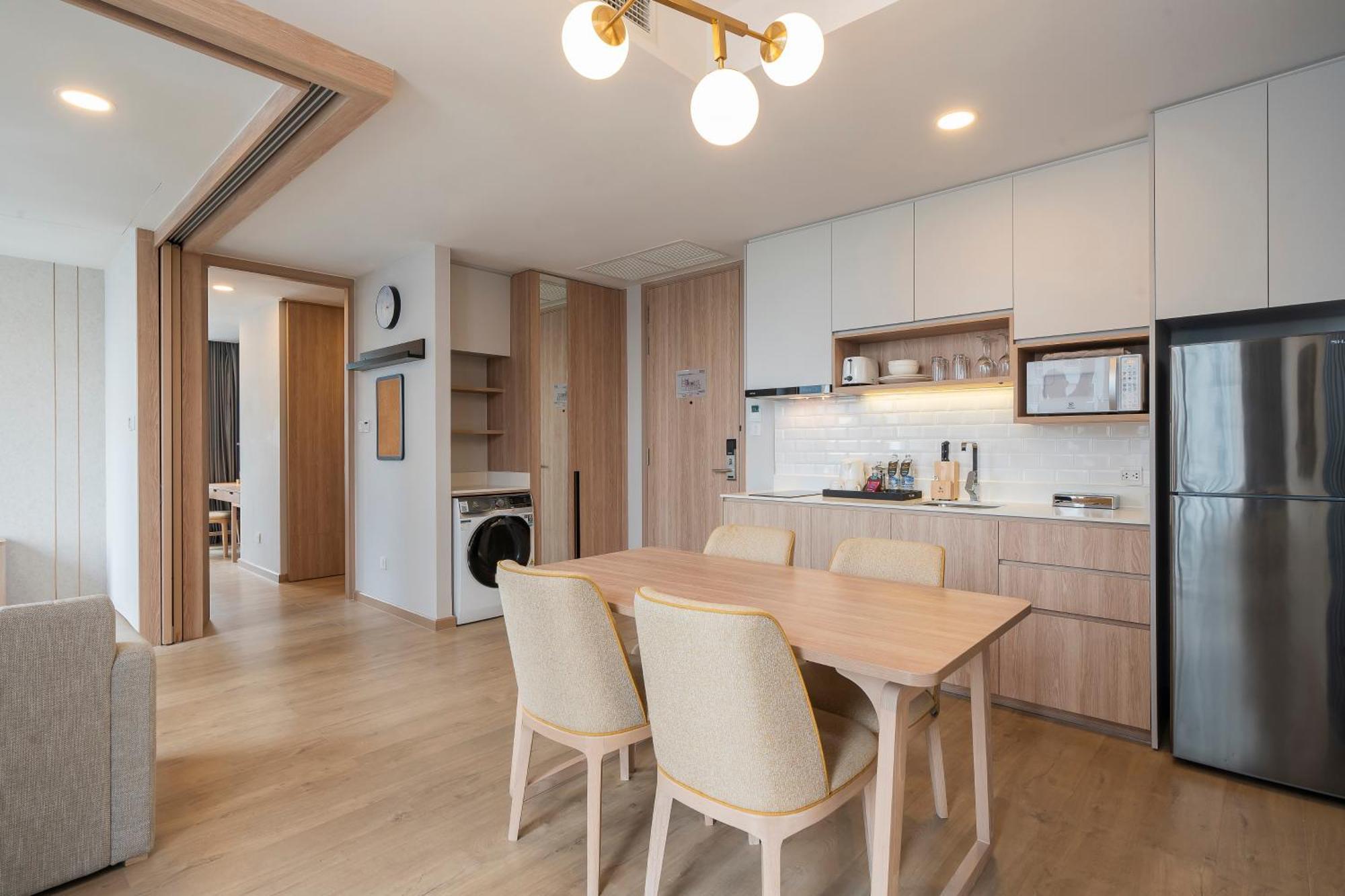 One-Bedroom Corner King Suite