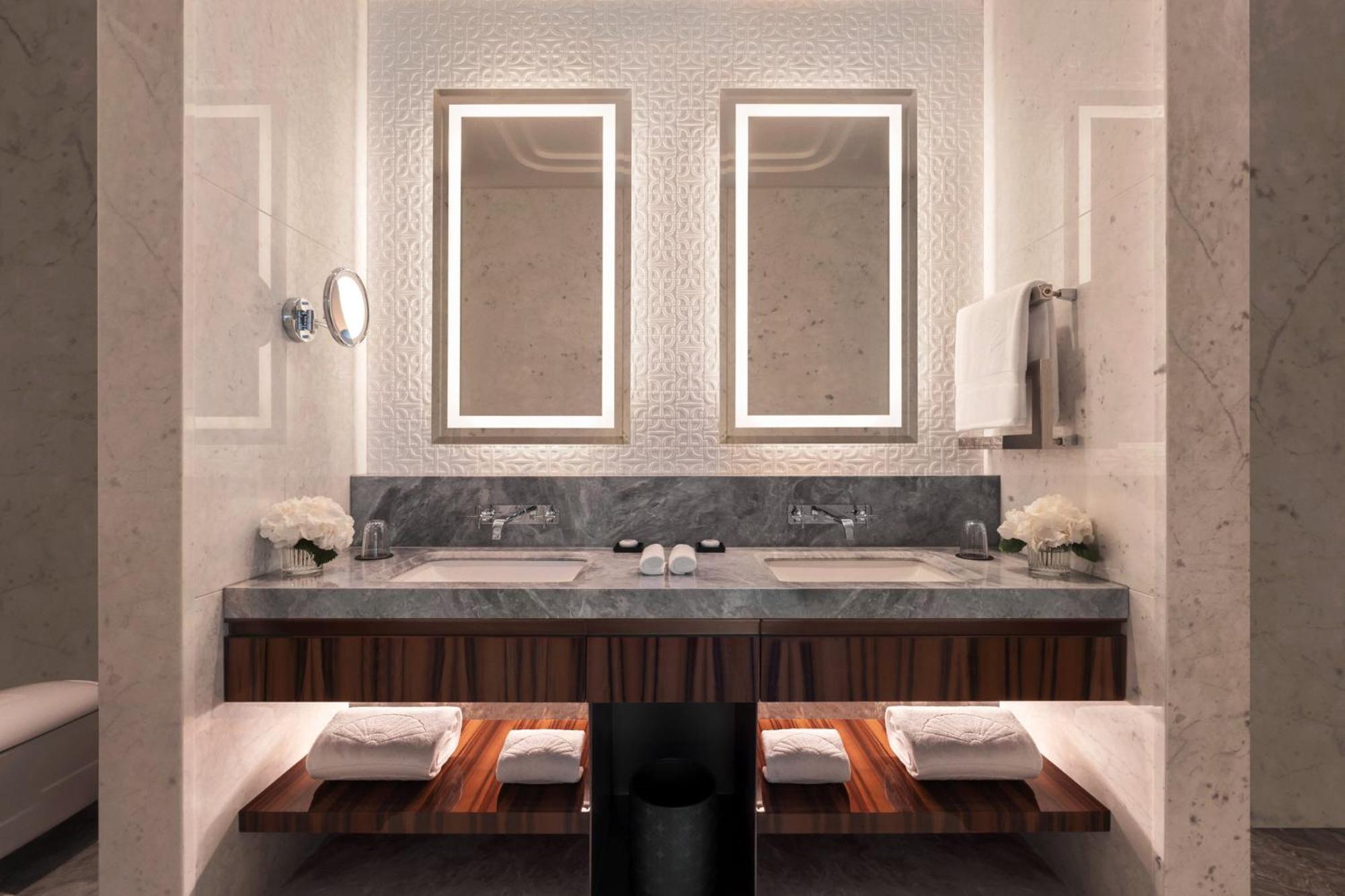 Mandarin King Room