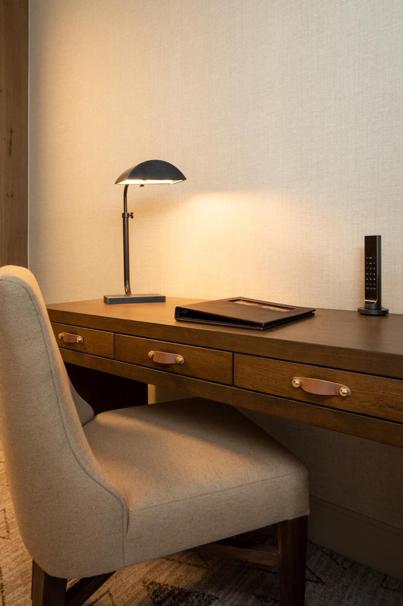 Deluxe King Suite