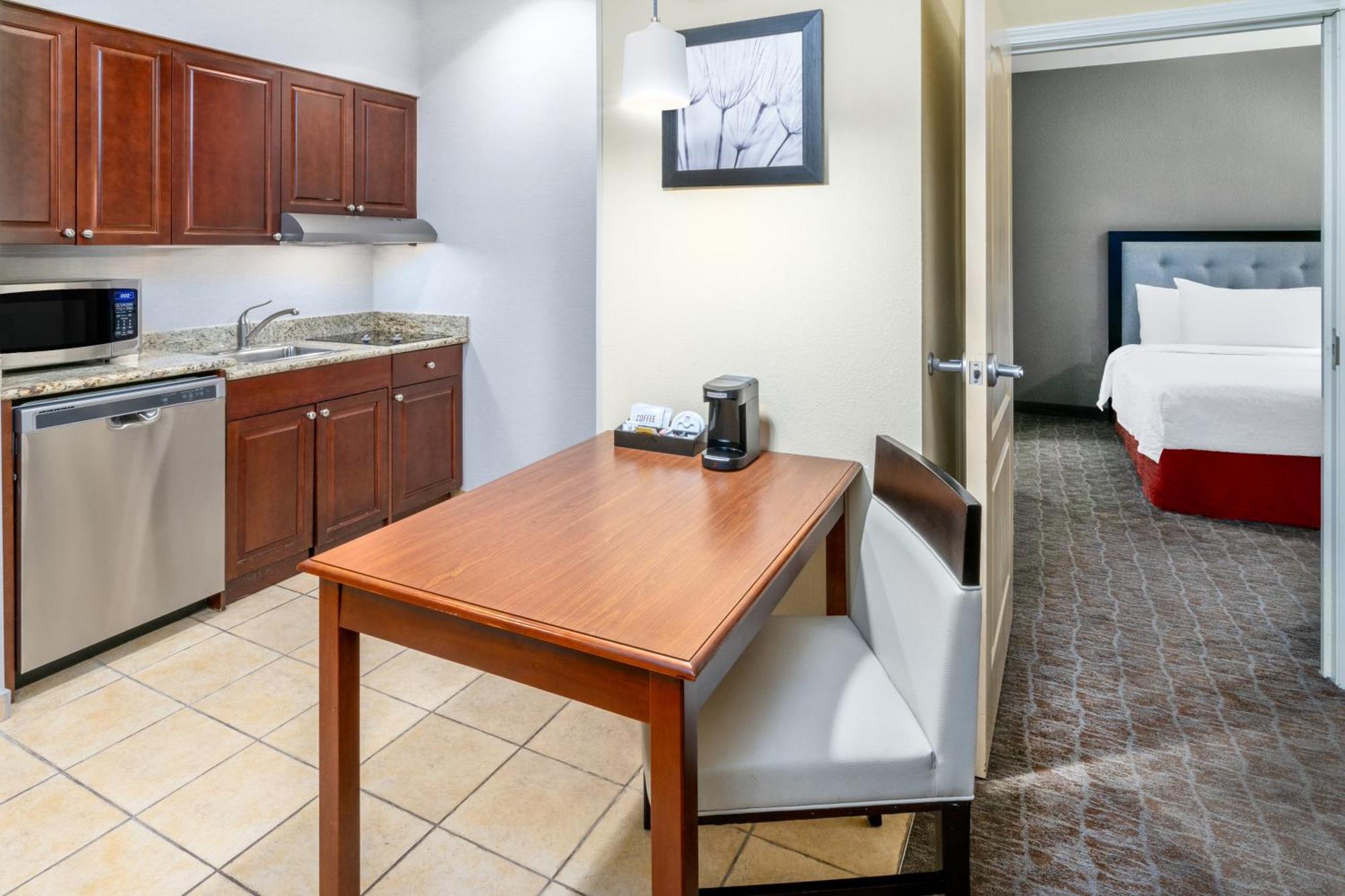 One-Bedroom King Suite - Non-Smoking