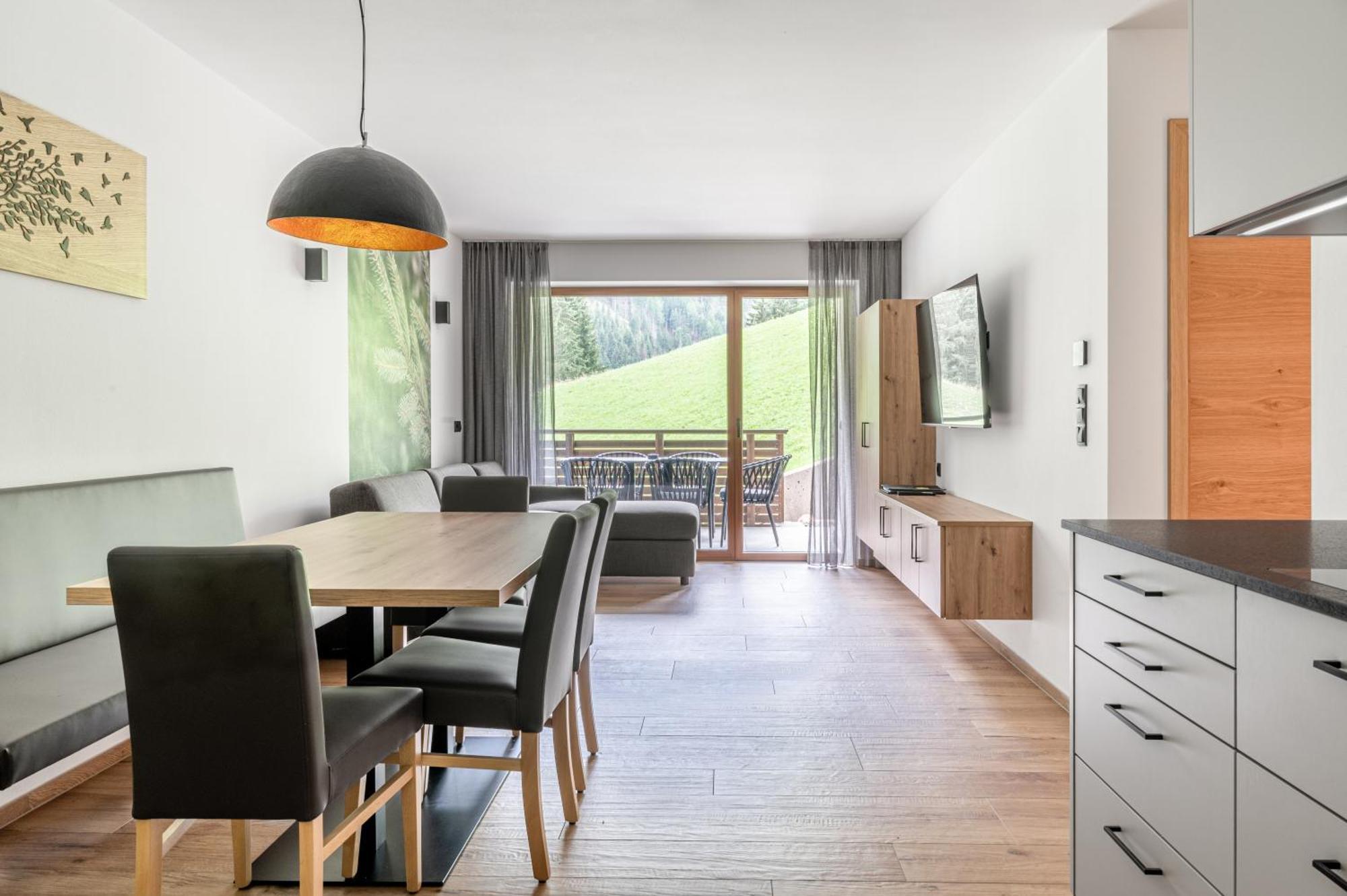 Deluxe Apartment