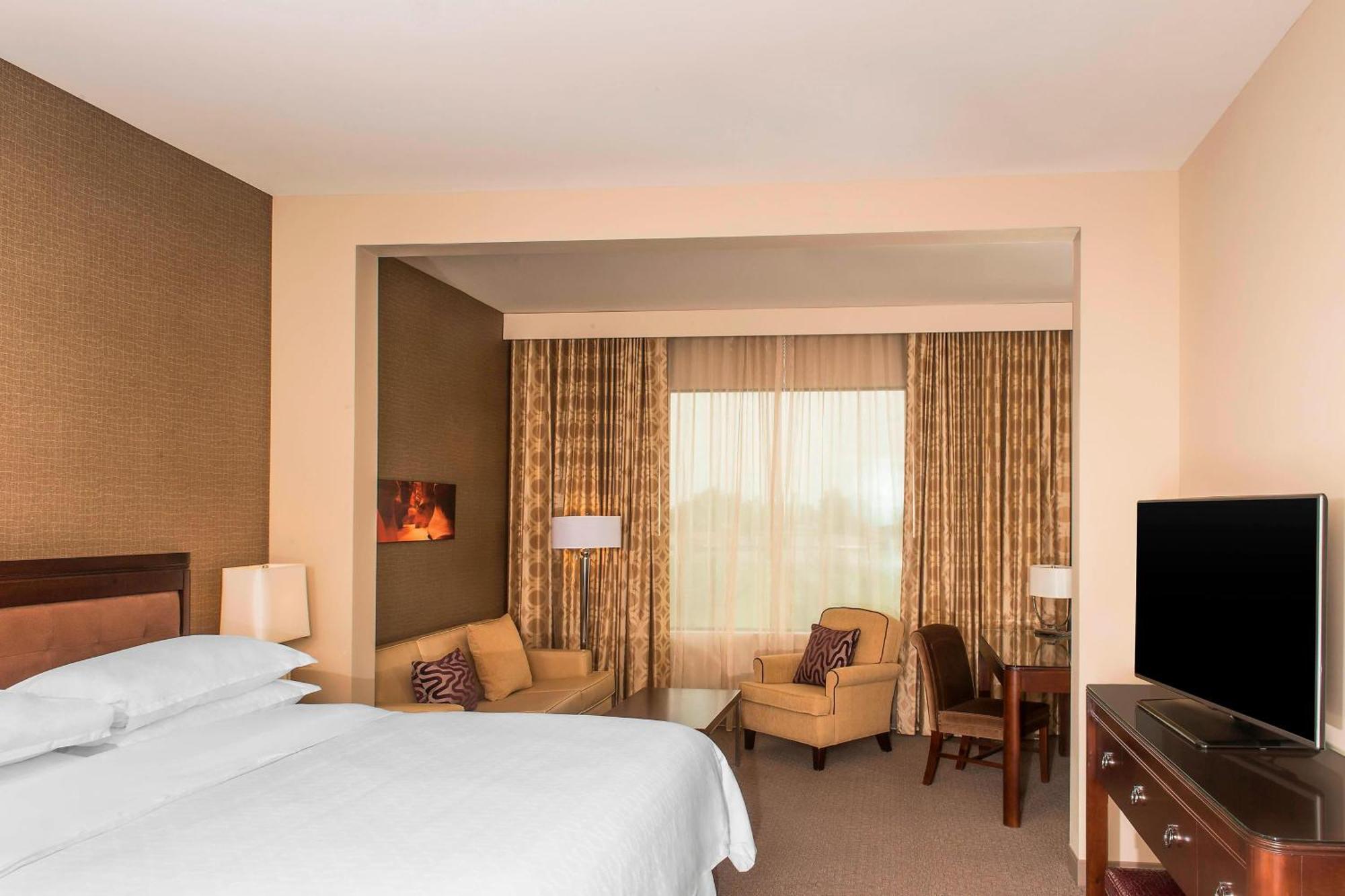 Club lounge access, Guest room, 1 King