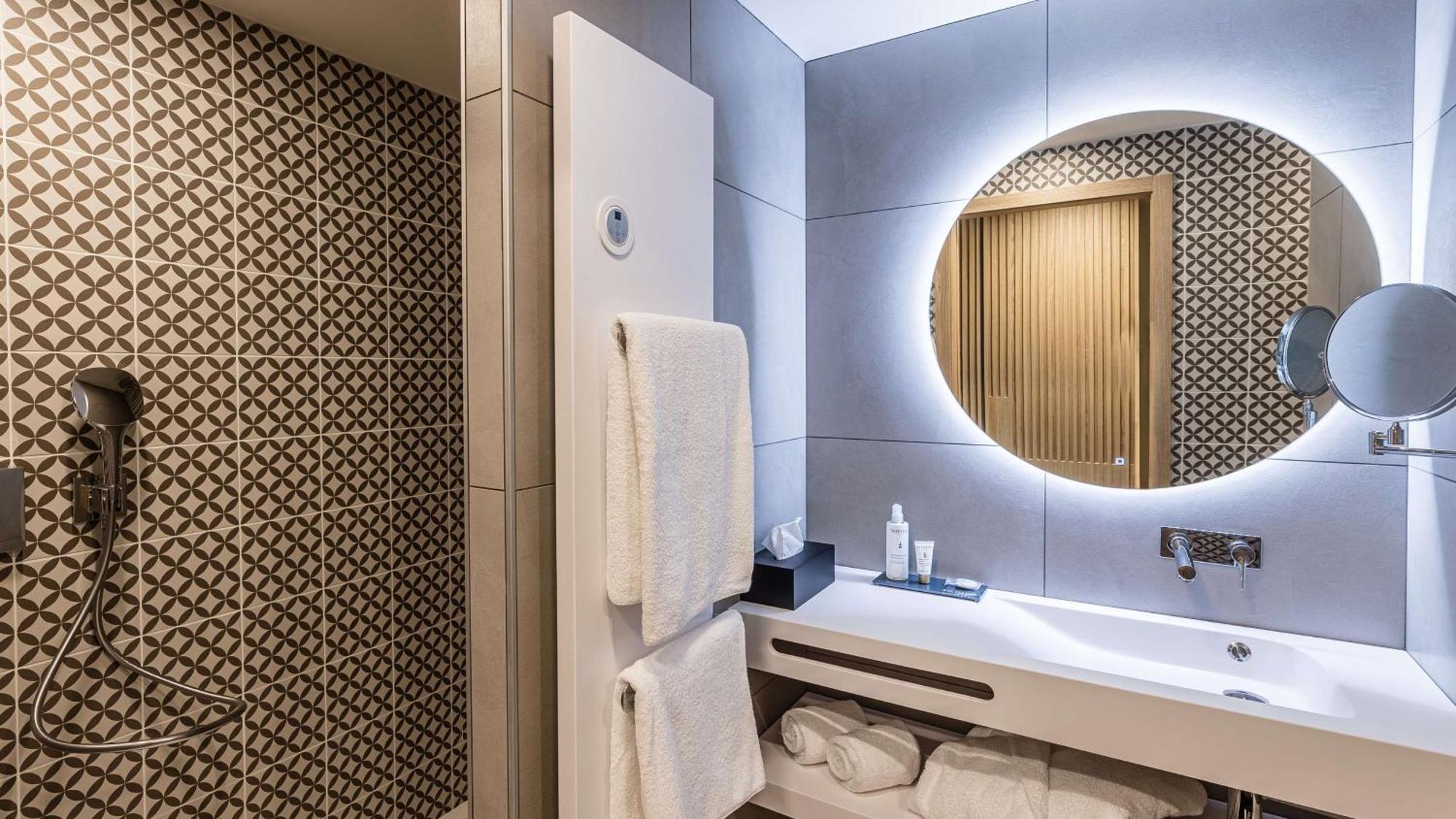 Appartement avec 2 Lits Simples et Canapé-Lit - Accès Spa 1 Heure de 20h00 à 23h00 (à l’Hôtel)