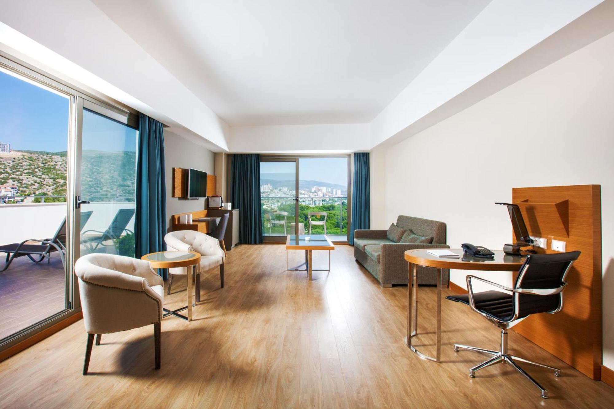 Standard Suite mit teilweisem Meerblick