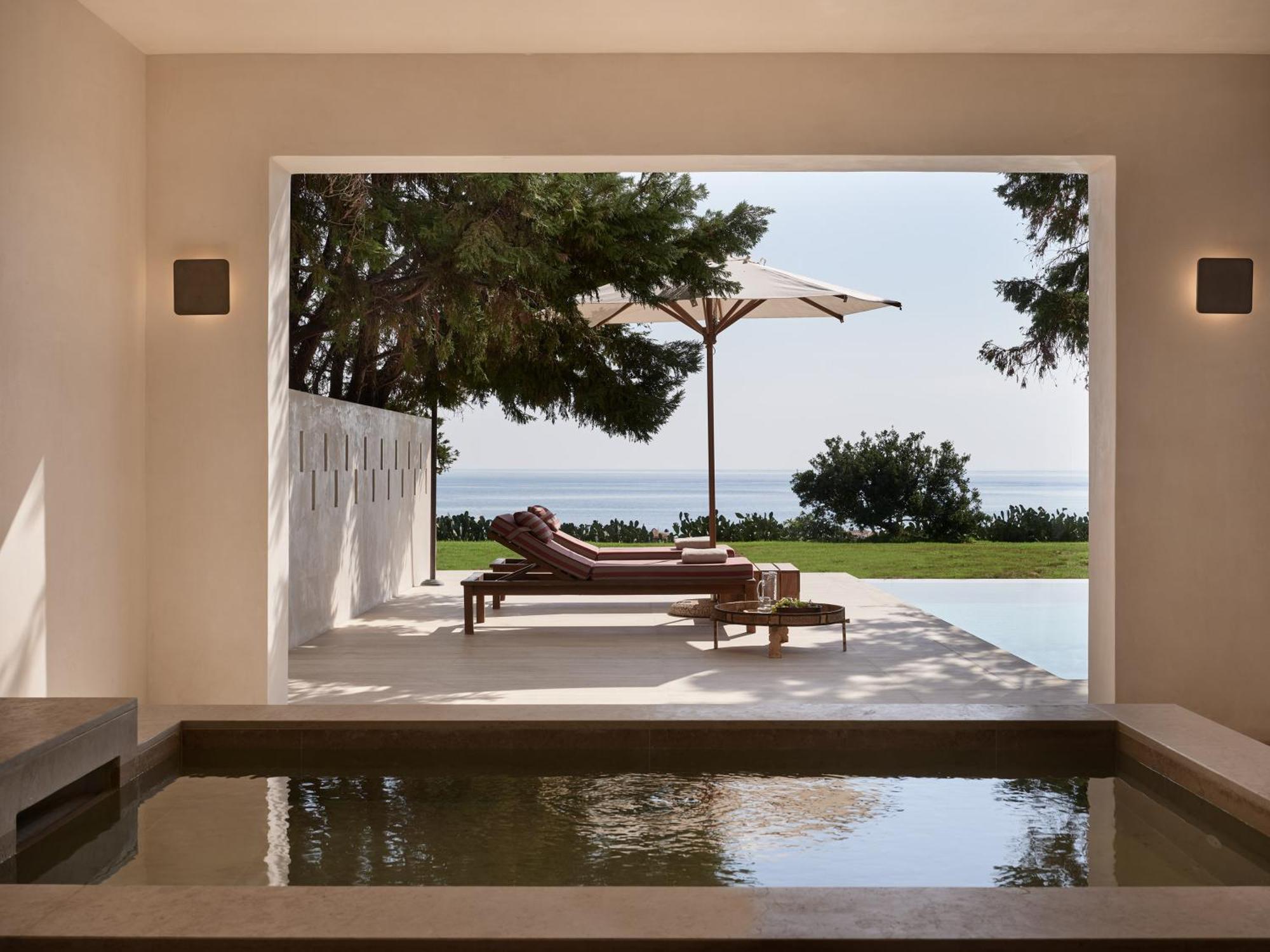 Bungalow Suite - Beach Front with Private Pool