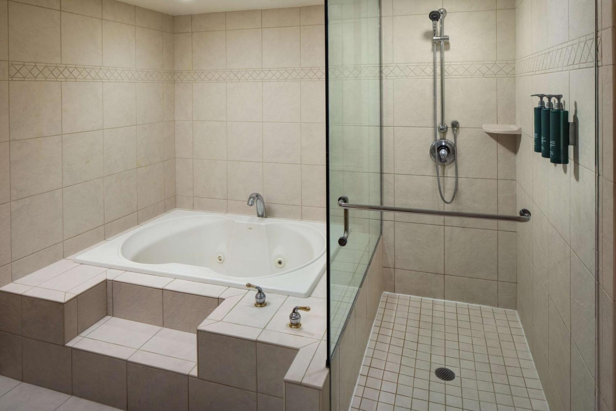 Executive King Room Spa Bath