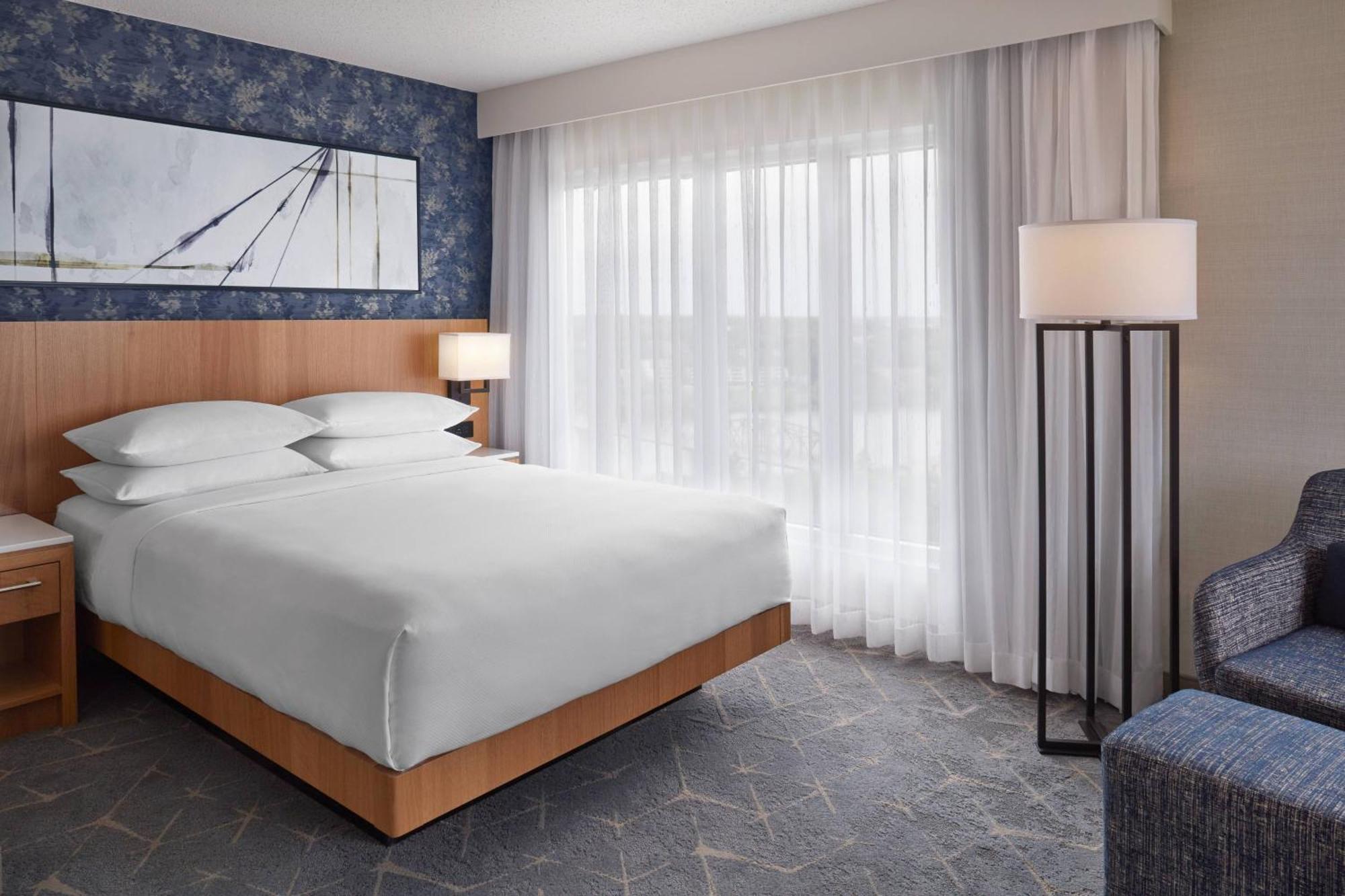 Guest room, 1 Queen, Corner room
