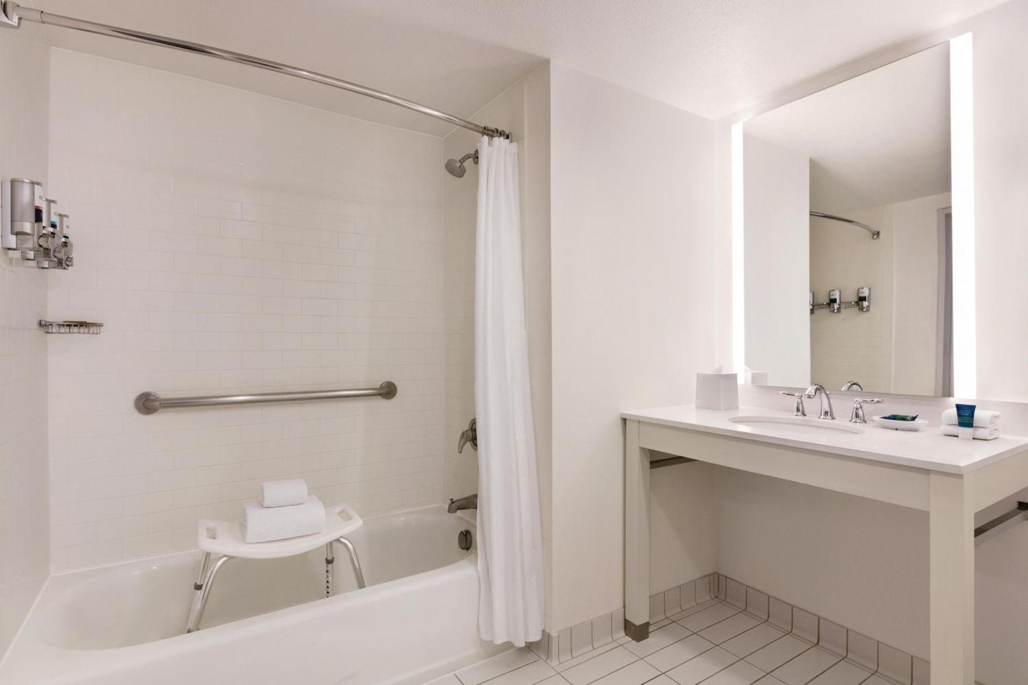 Suite, 1 King, Alternate bed: sofa bed, Corner room